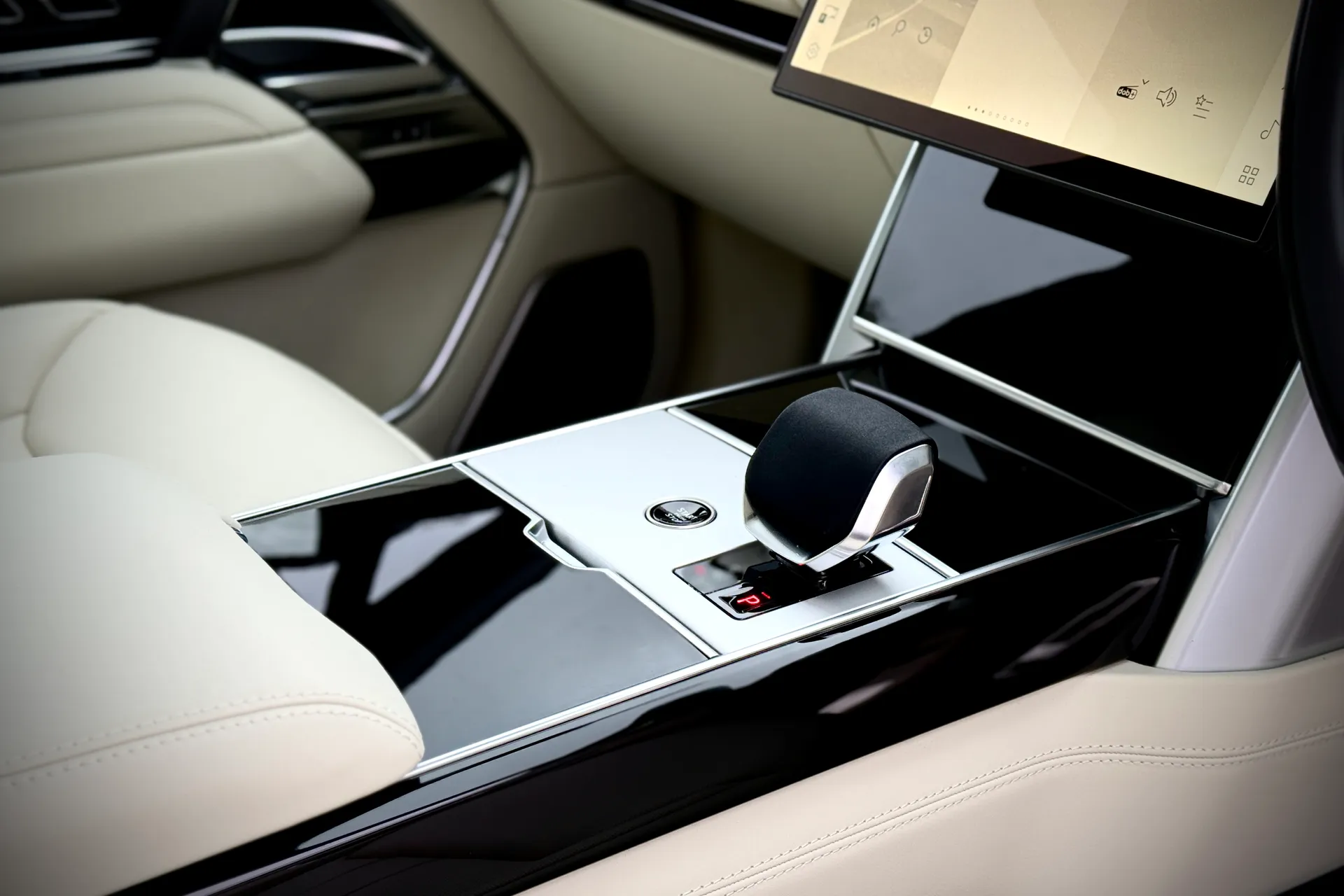 LAND ROVER RANGE ROVER thumbnail image number 23