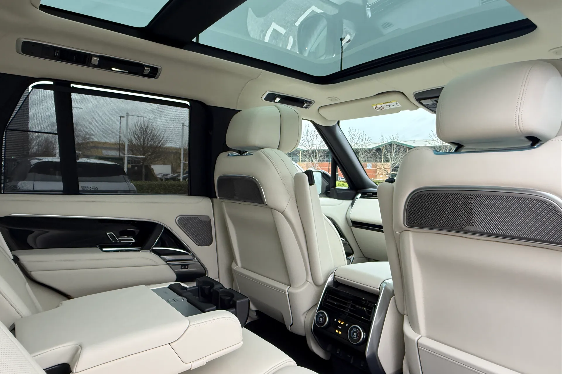 LAND ROVER RANGE ROVER thumbnail image number 37