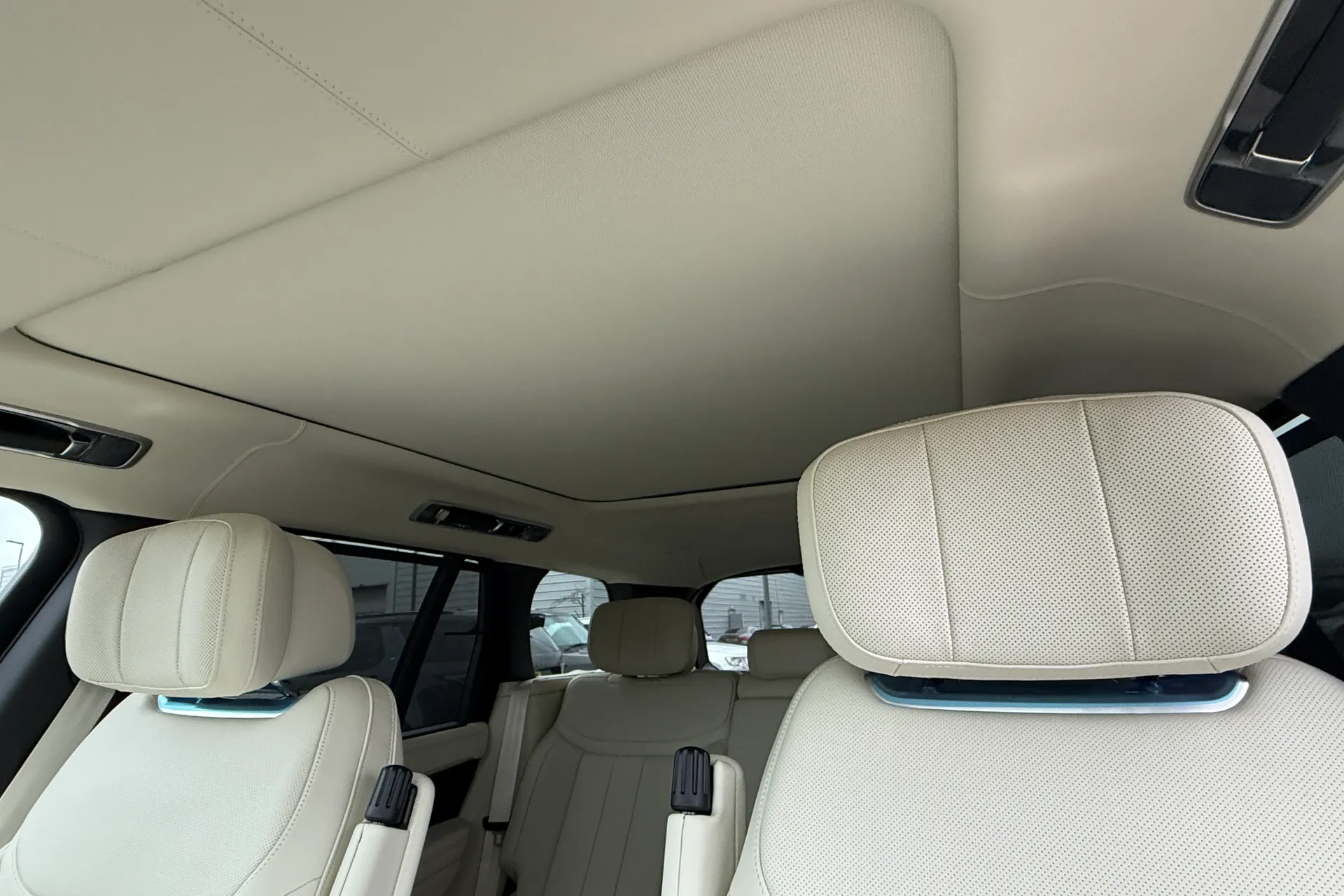 LAND ROVER RANGE ROVER thumbnail image number 48