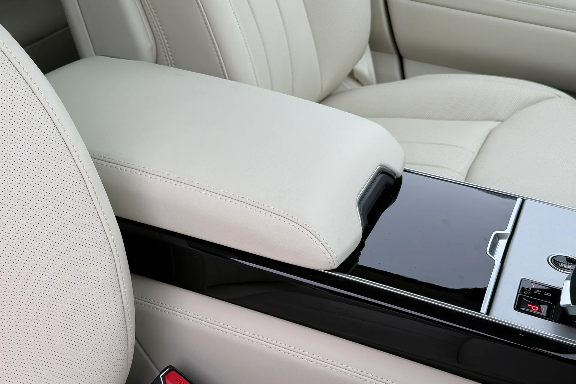 LAND ROVER RANGE ROVER thumbnail image number 43