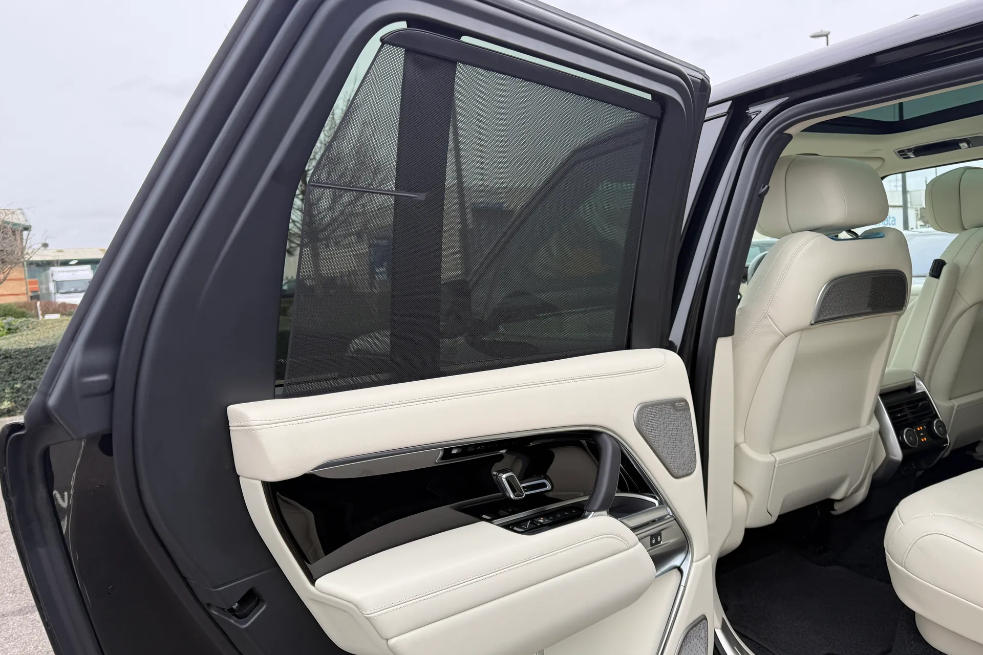 LAND ROVER RANGE ROVER thumbnail image number 50