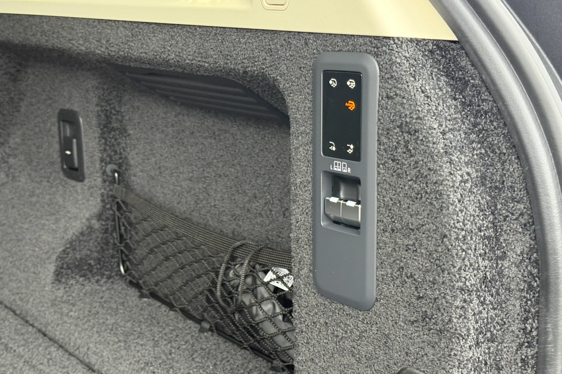 LAND ROVER RANGE ROVER thumbnail image number 32