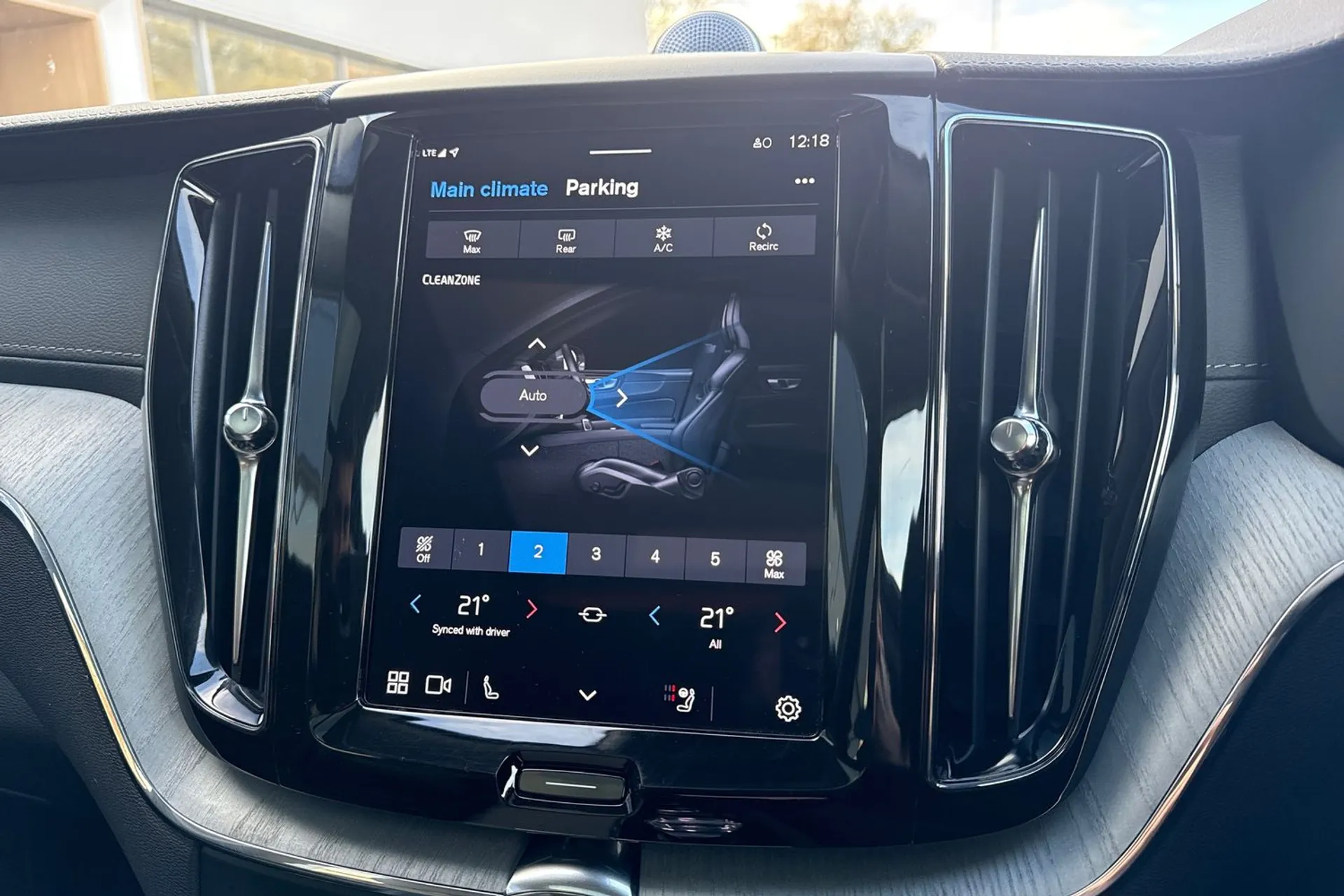 Volvo XC60 thumbnail image number 39