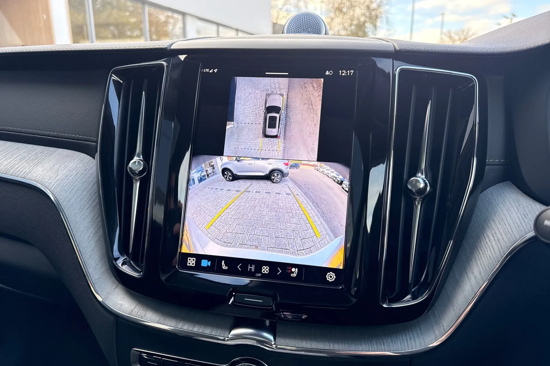 Volvo XC60 thumbnail image number 4