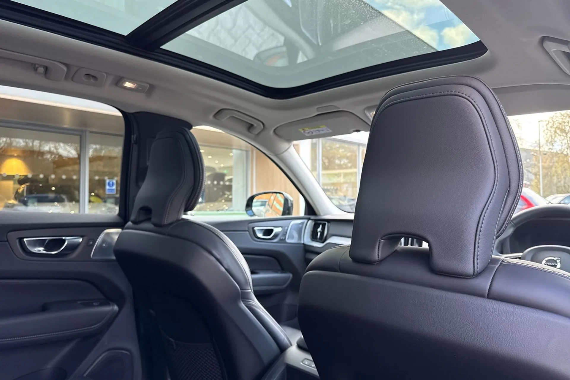 Volvo XC60 thumbnail image number 24