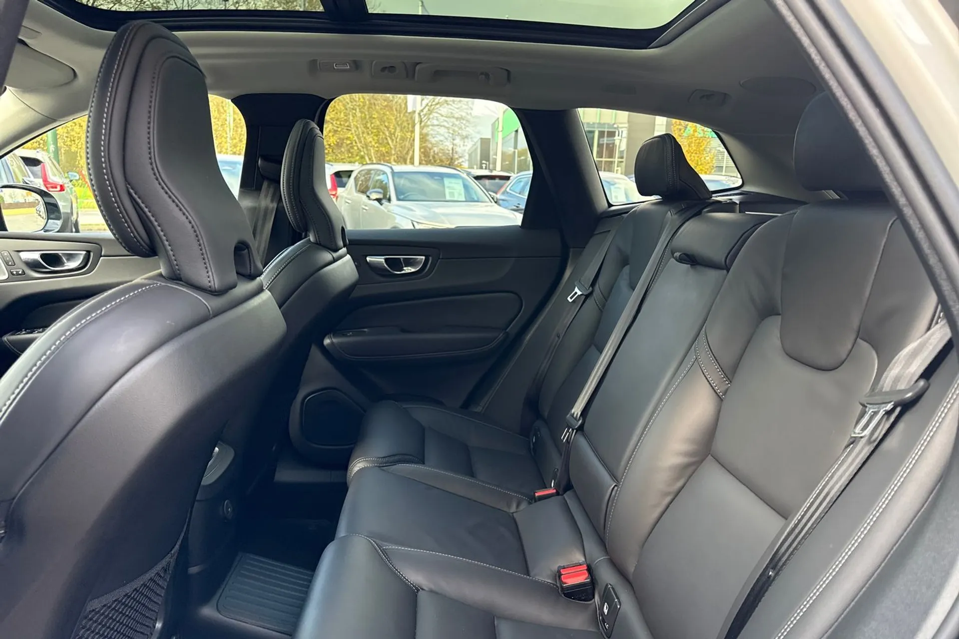 Volvo XC60 thumbnail image number 30