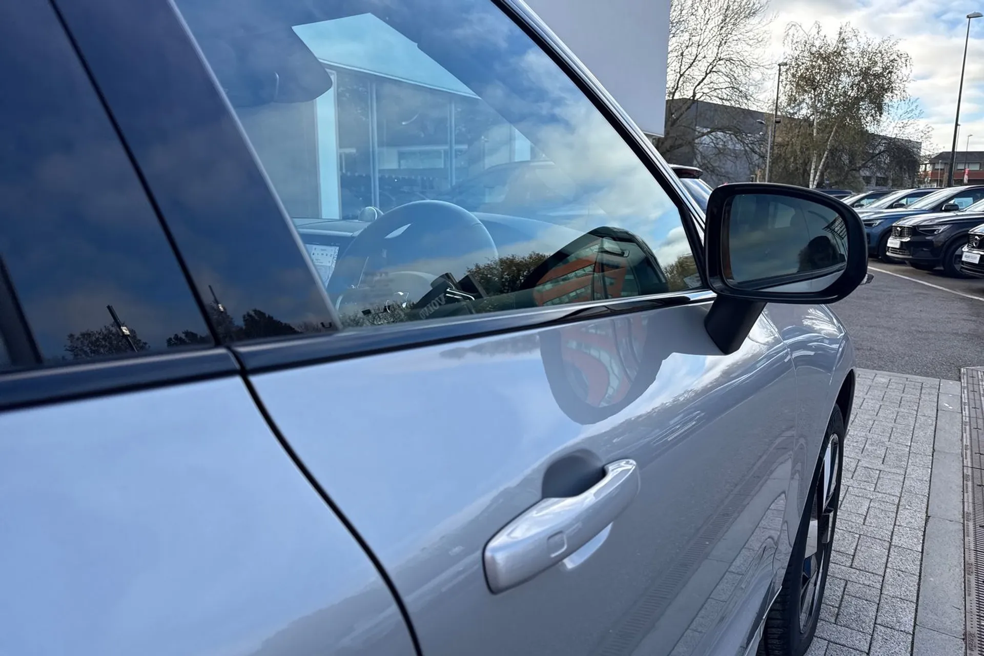 Volvo XC60 thumbnail image number 17