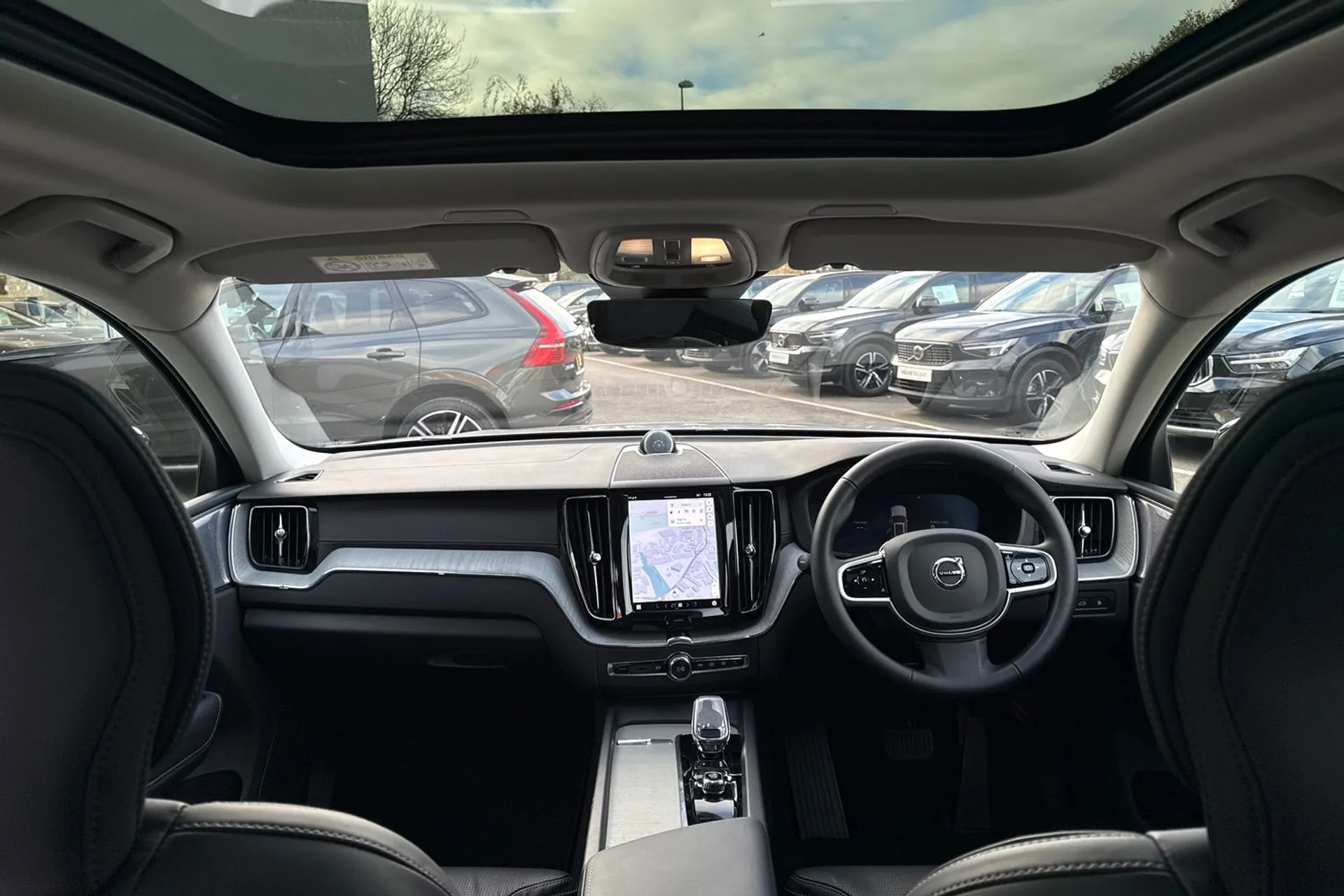 Volvo XC60 thumbnail image number 3