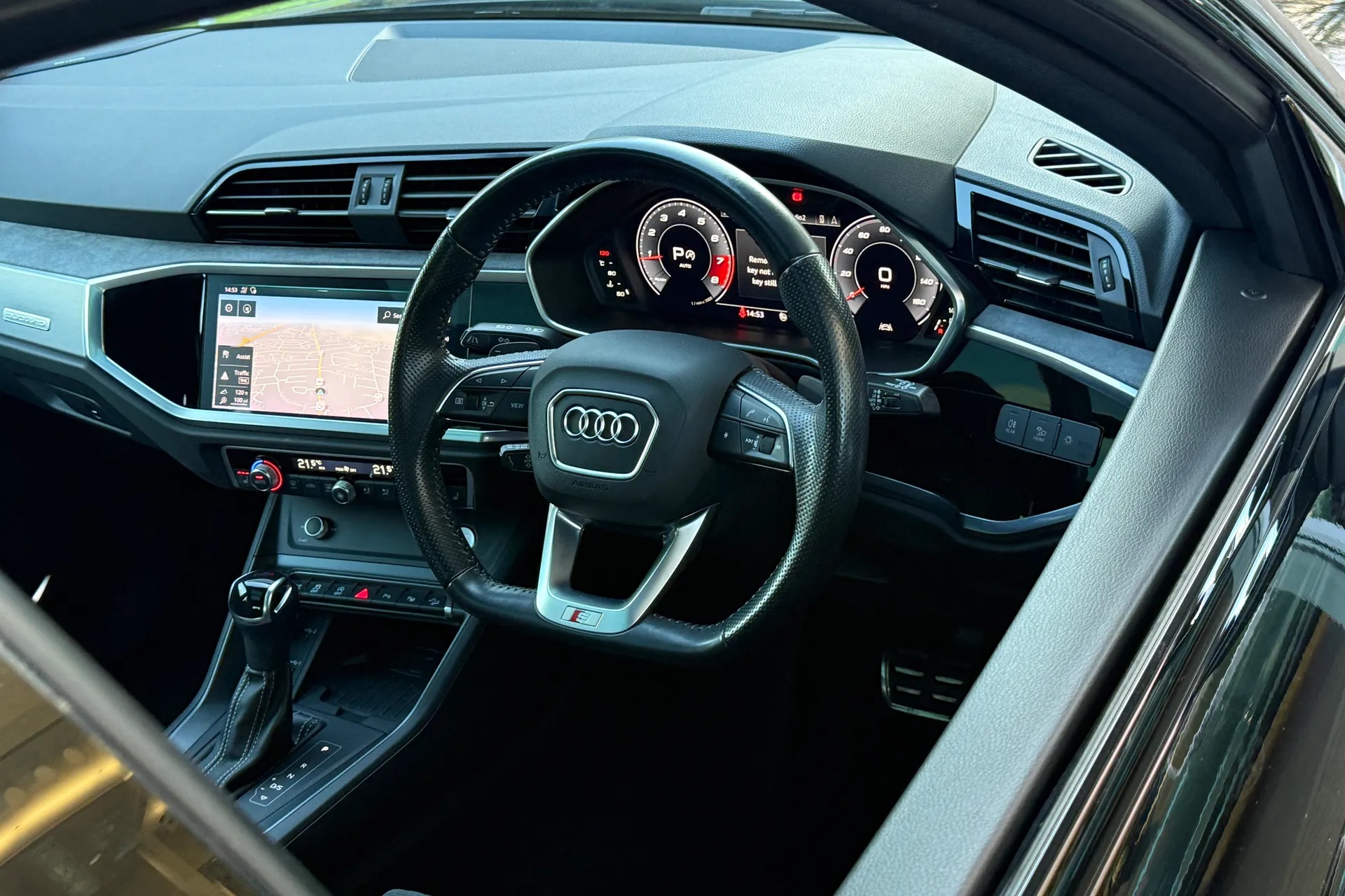 Audi Q3 thumbnail image number 38