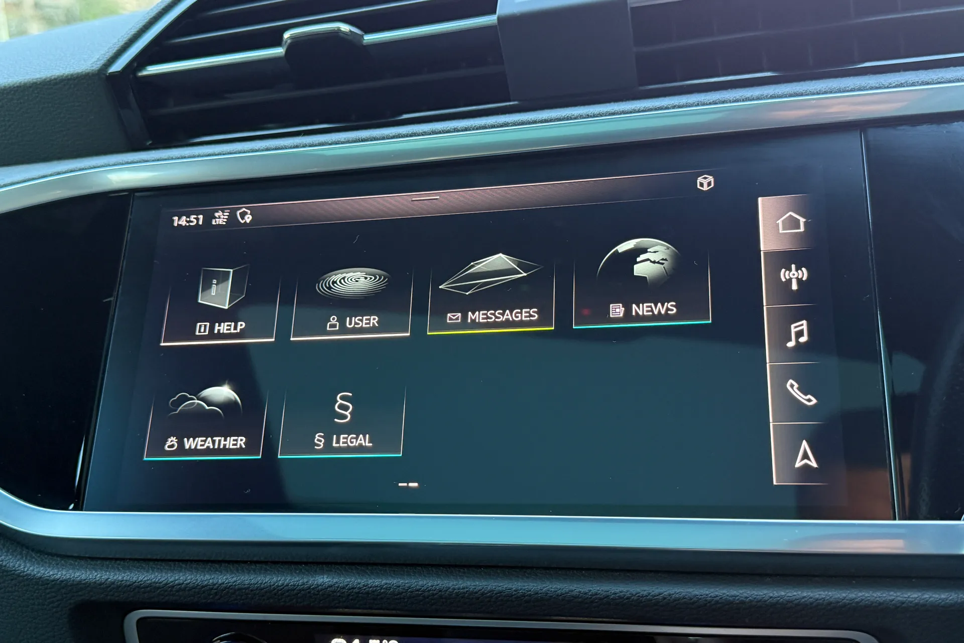 Audi Q3 thumbnail image number 31