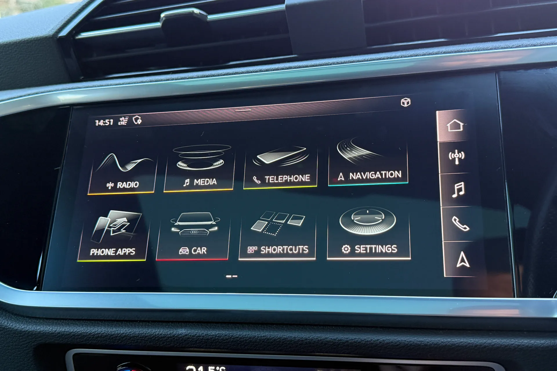 Audi Q3 thumbnail image number 30