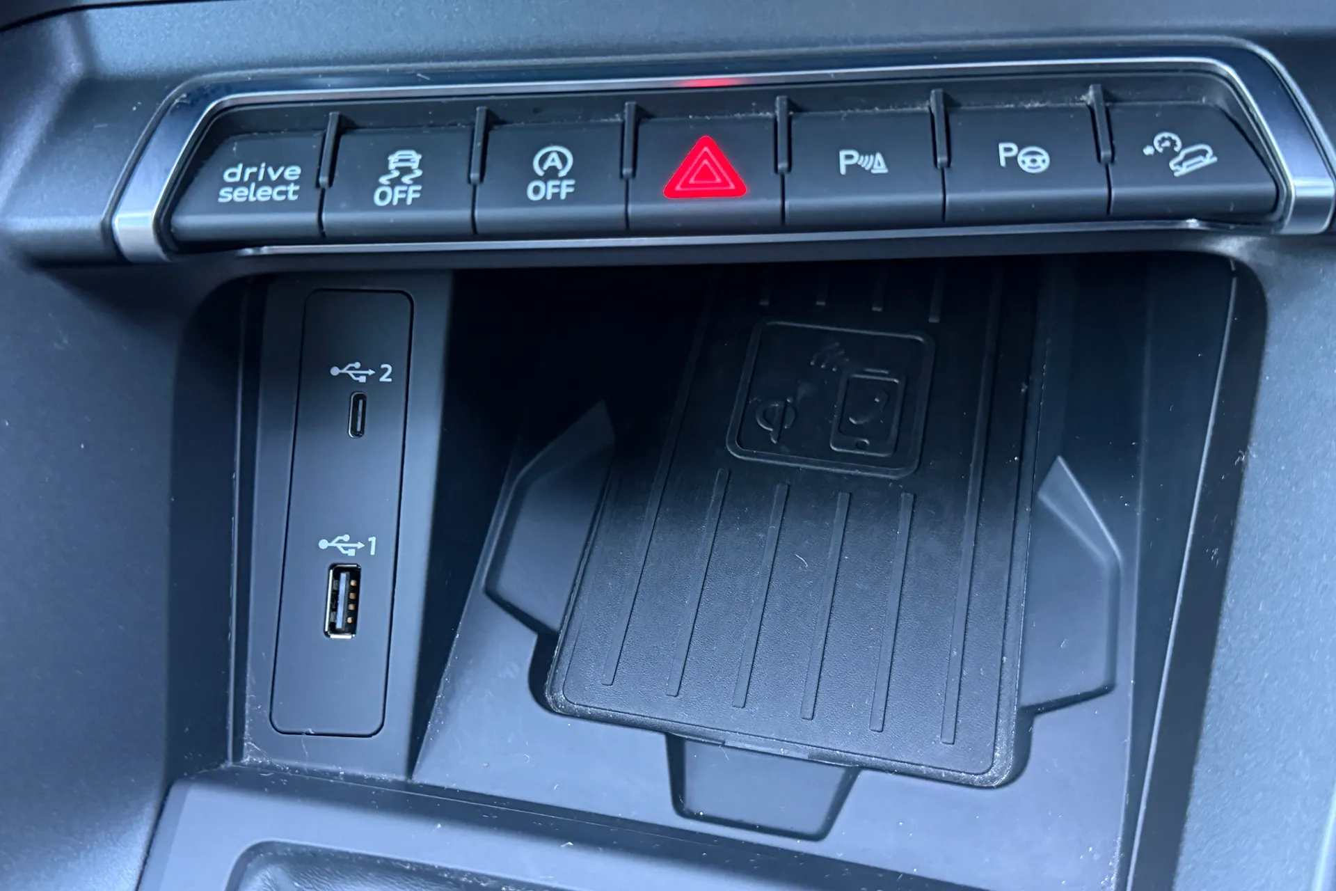 Audi Q3 thumbnail image number 24