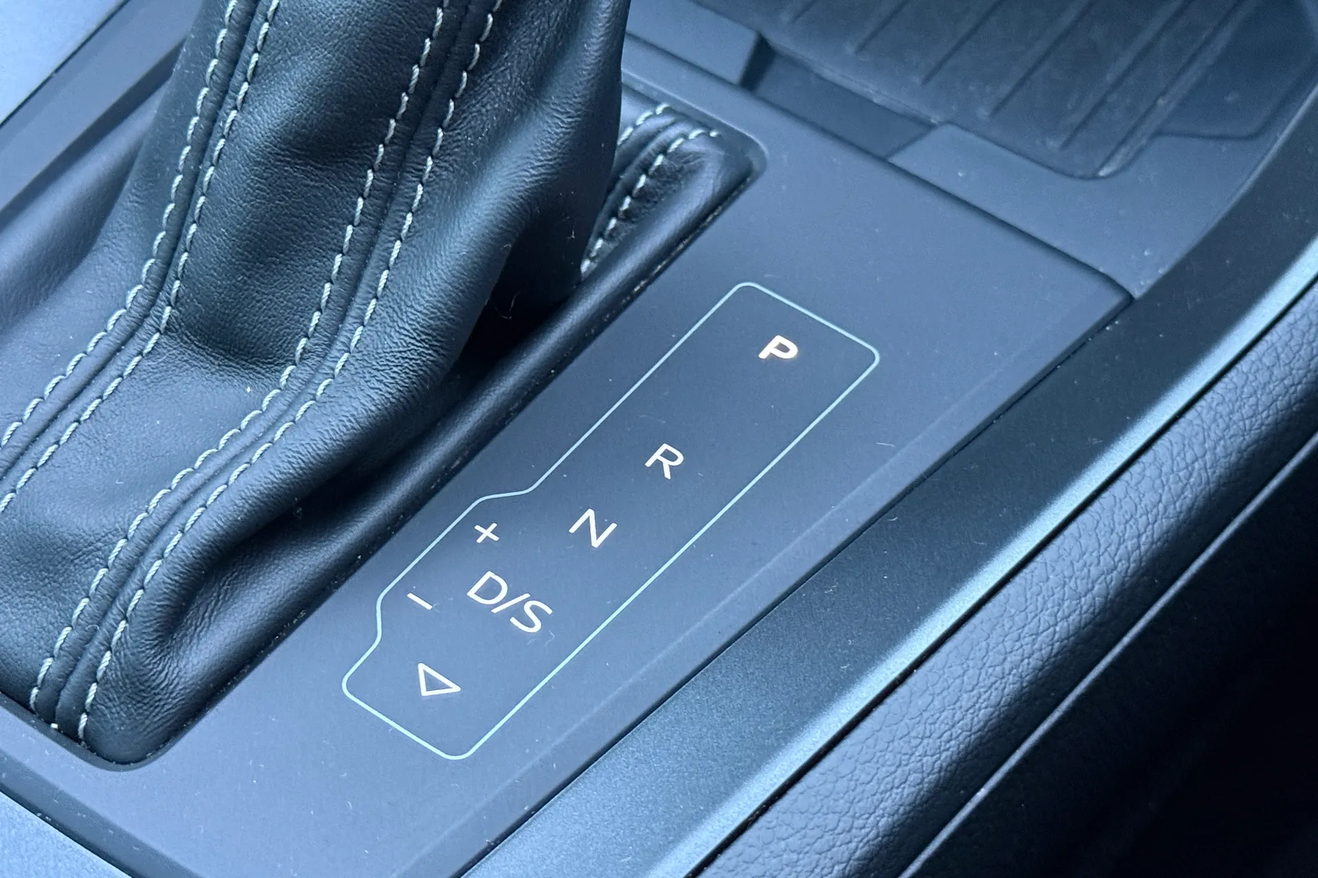 Audi Q3 thumbnail image number 19