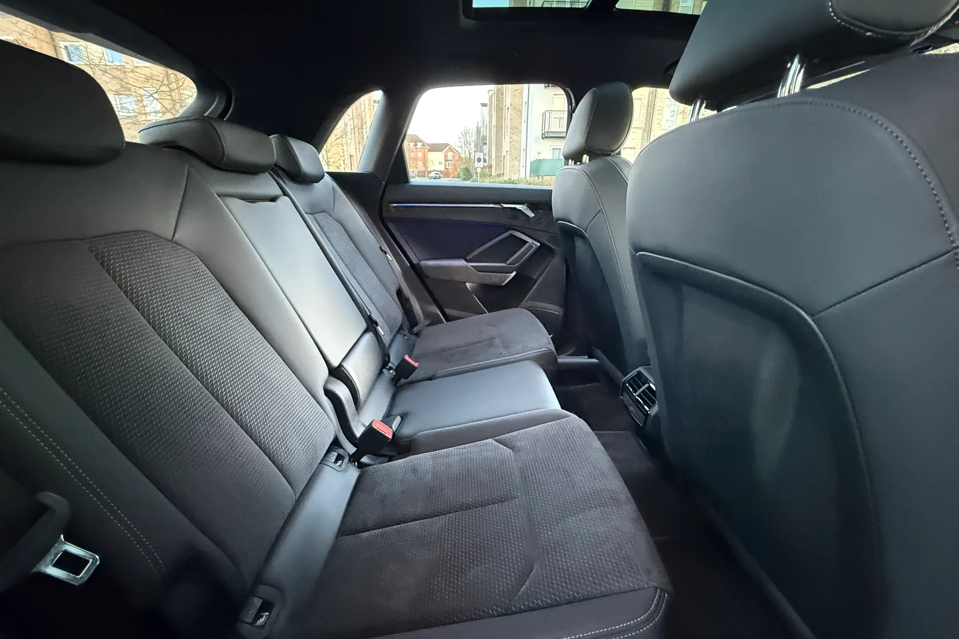 Audi Q3 thumbnail image number 40