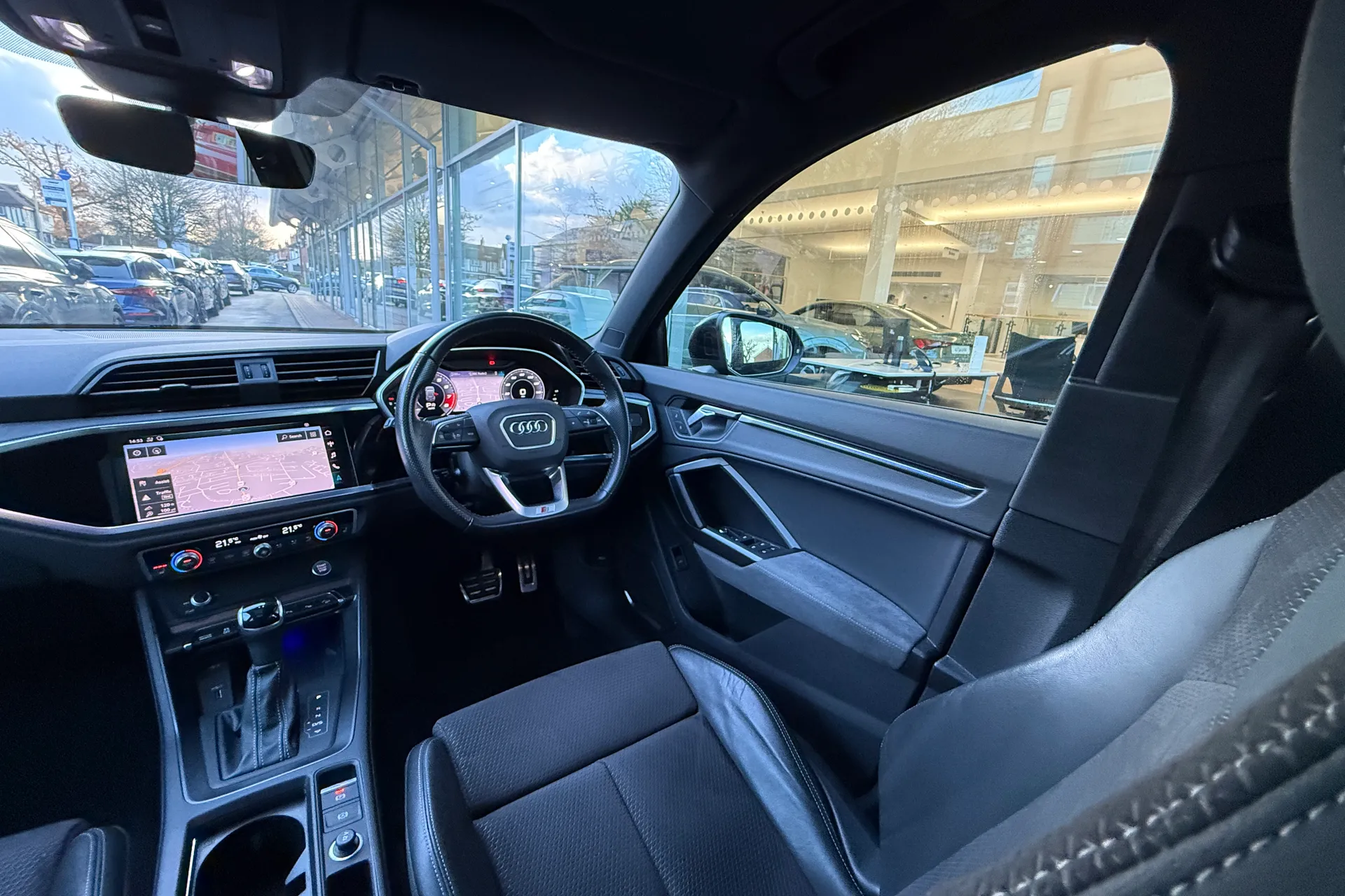 Audi Q3 thumbnail image number 45