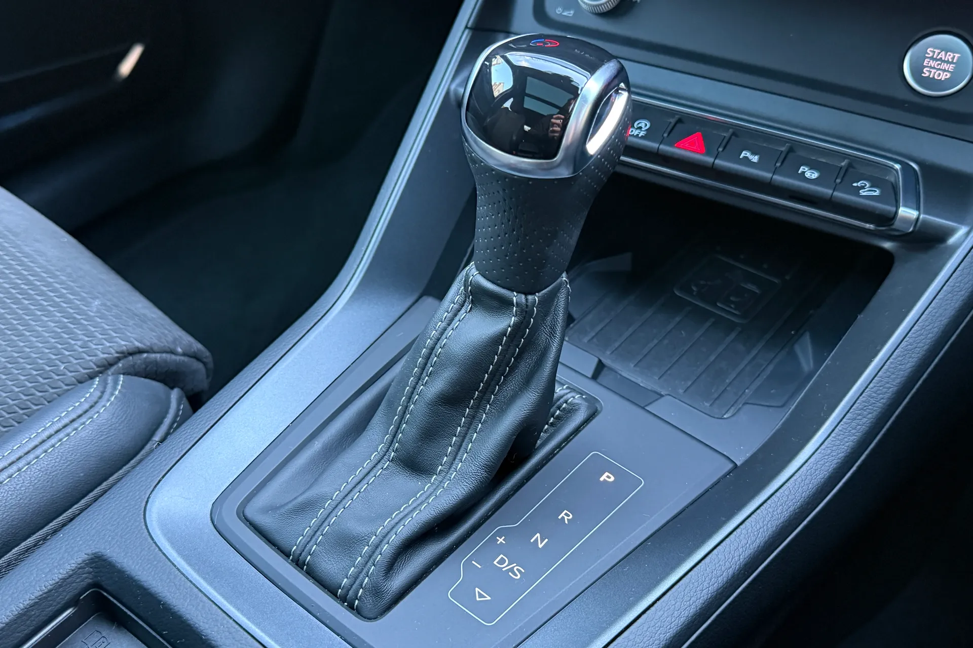 Audi Q3 thumbnail image number 18