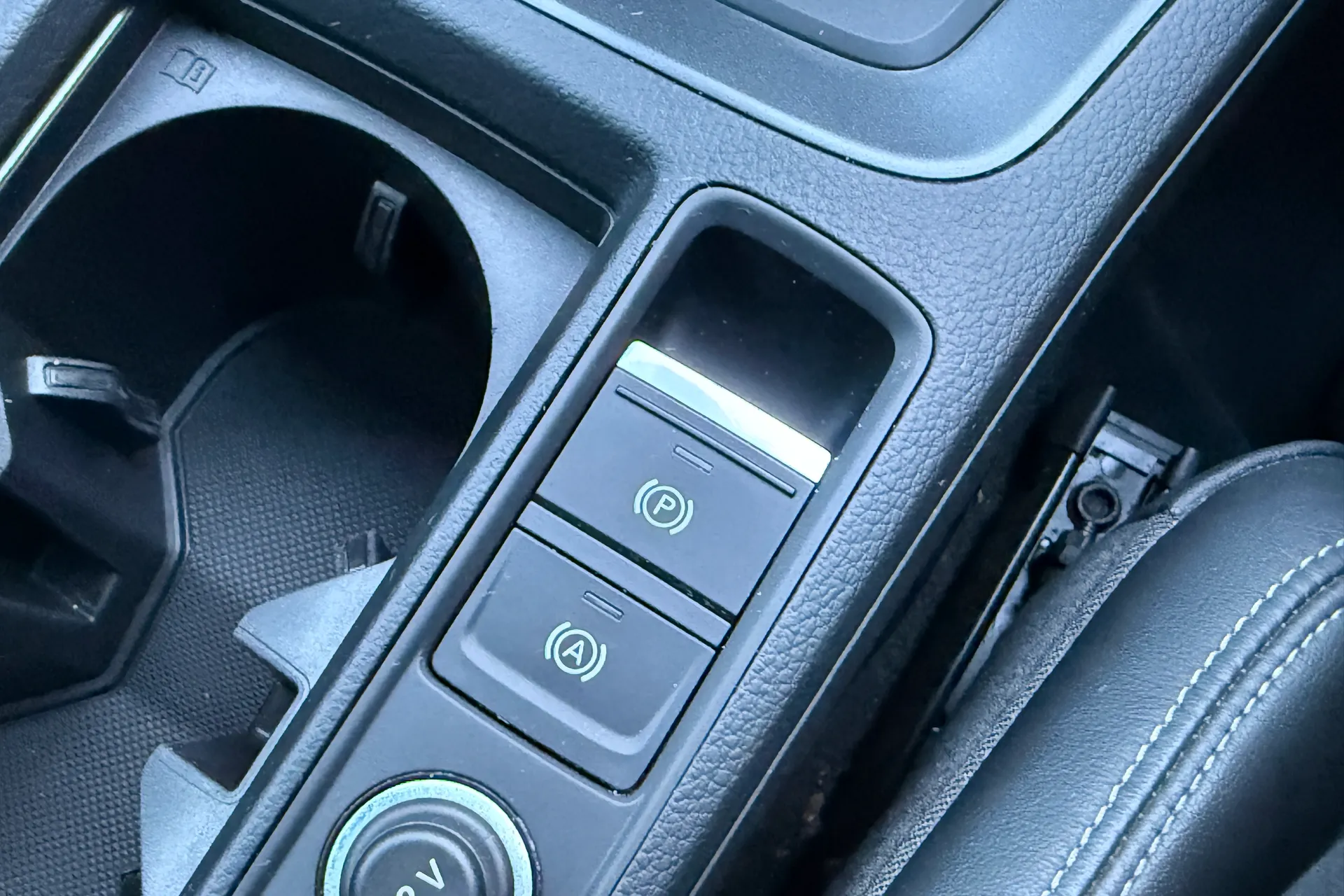 Audi Q3 thumbnail image number 25