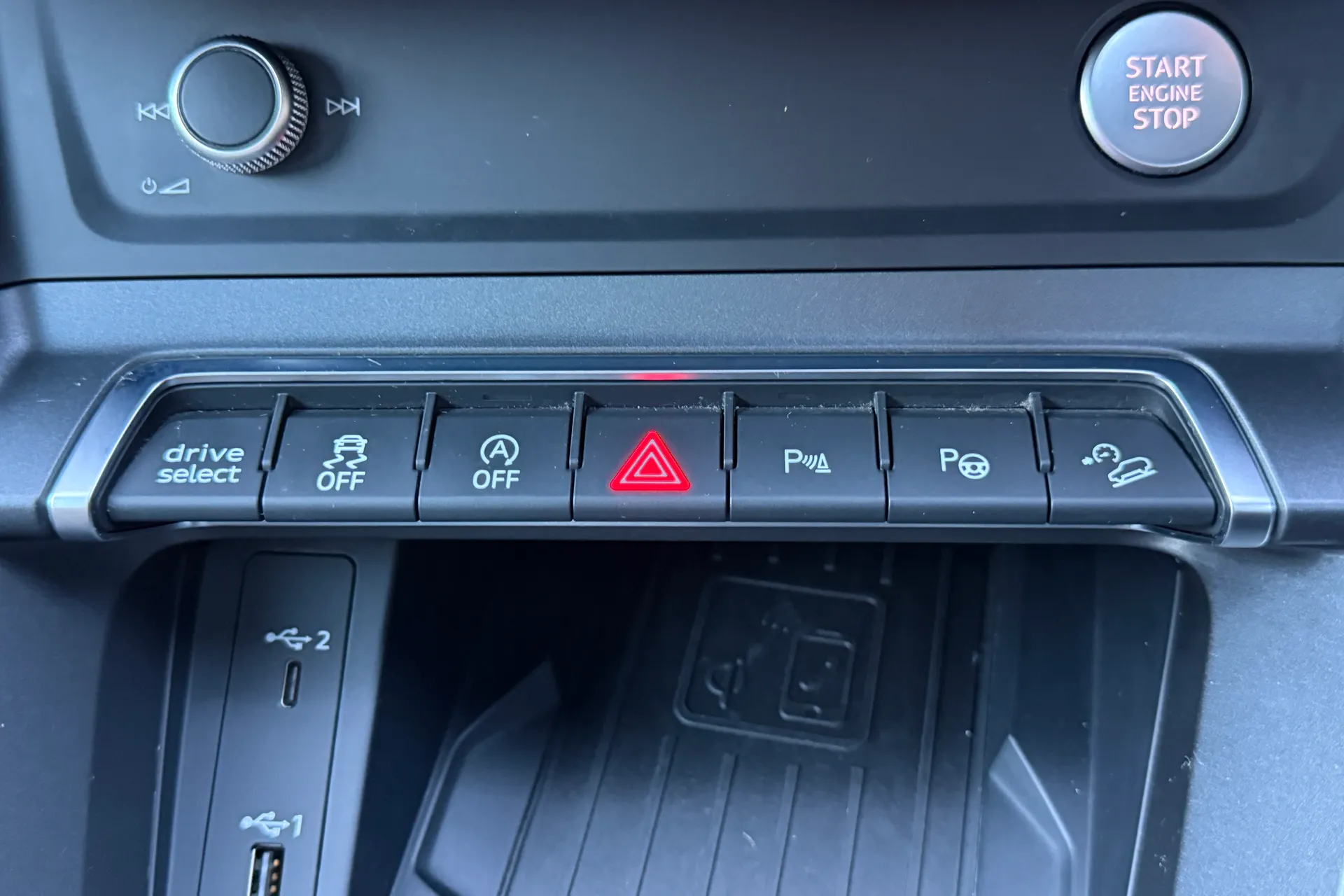 Audi Q3 thumbnail image number 23