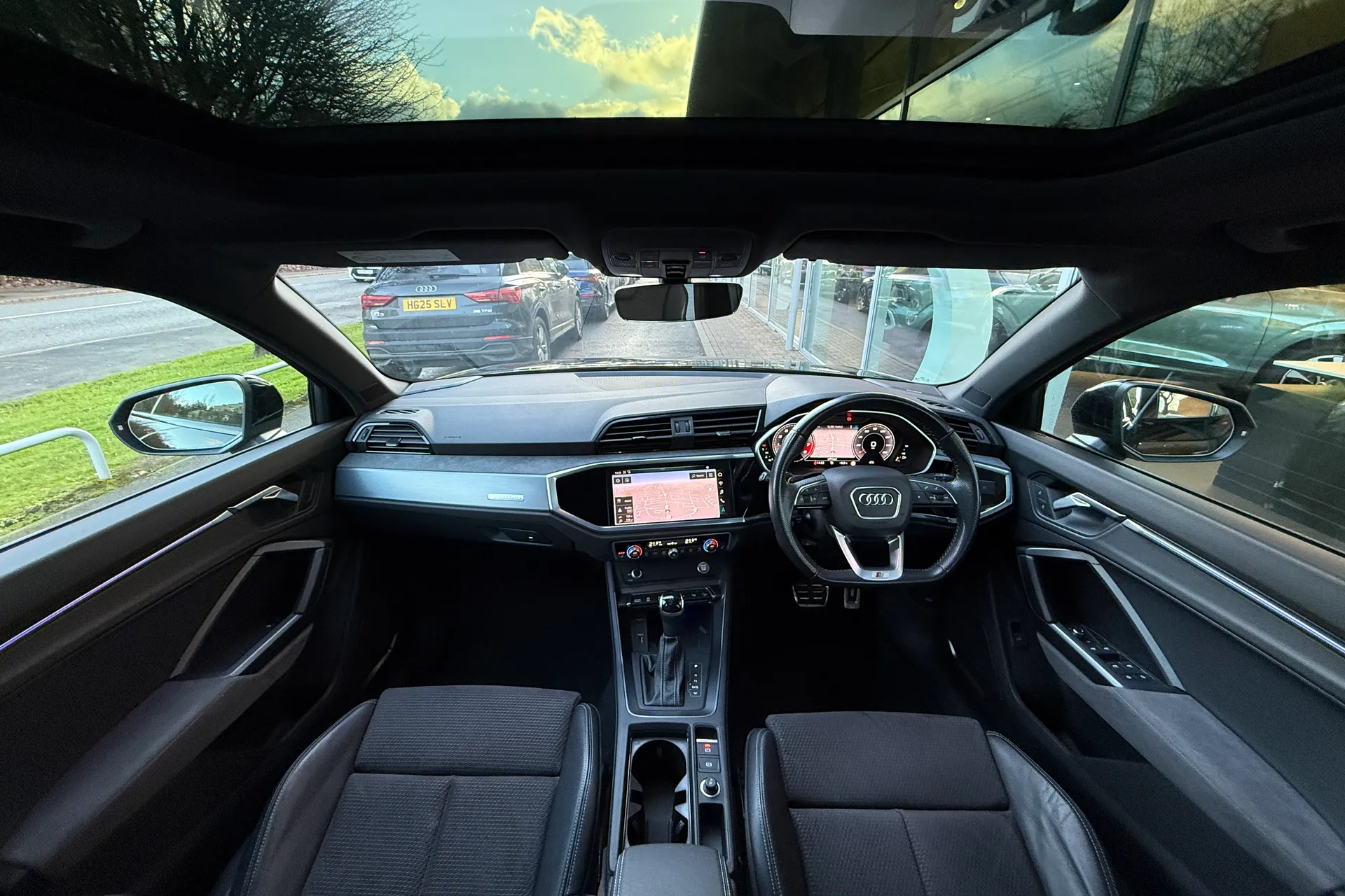 Audi Q3 thumbnail image number 3