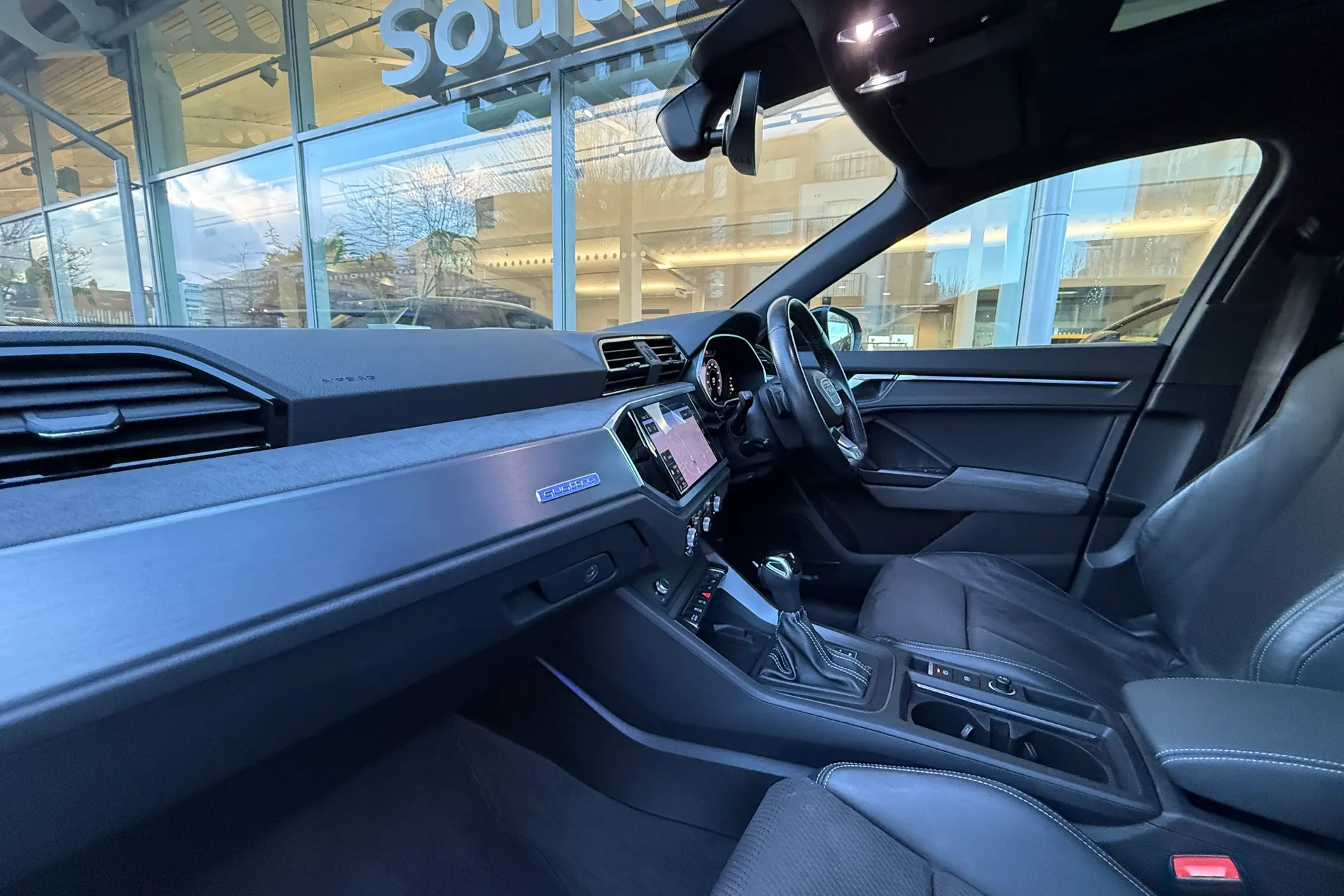 Audi Q3 thumbnail image number 8