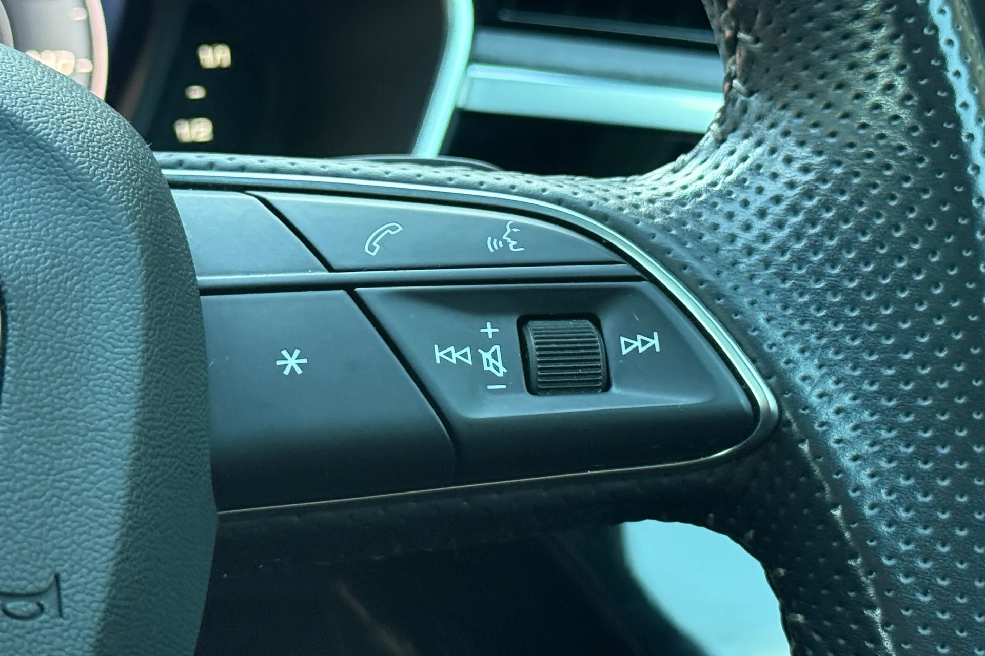 Audi Q3 thumbnail image number 15