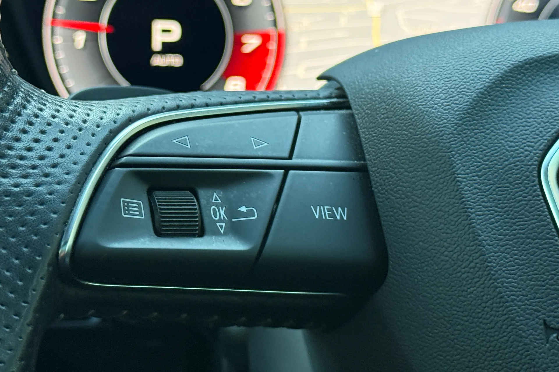 Audi Q3 thumbnail image number 16