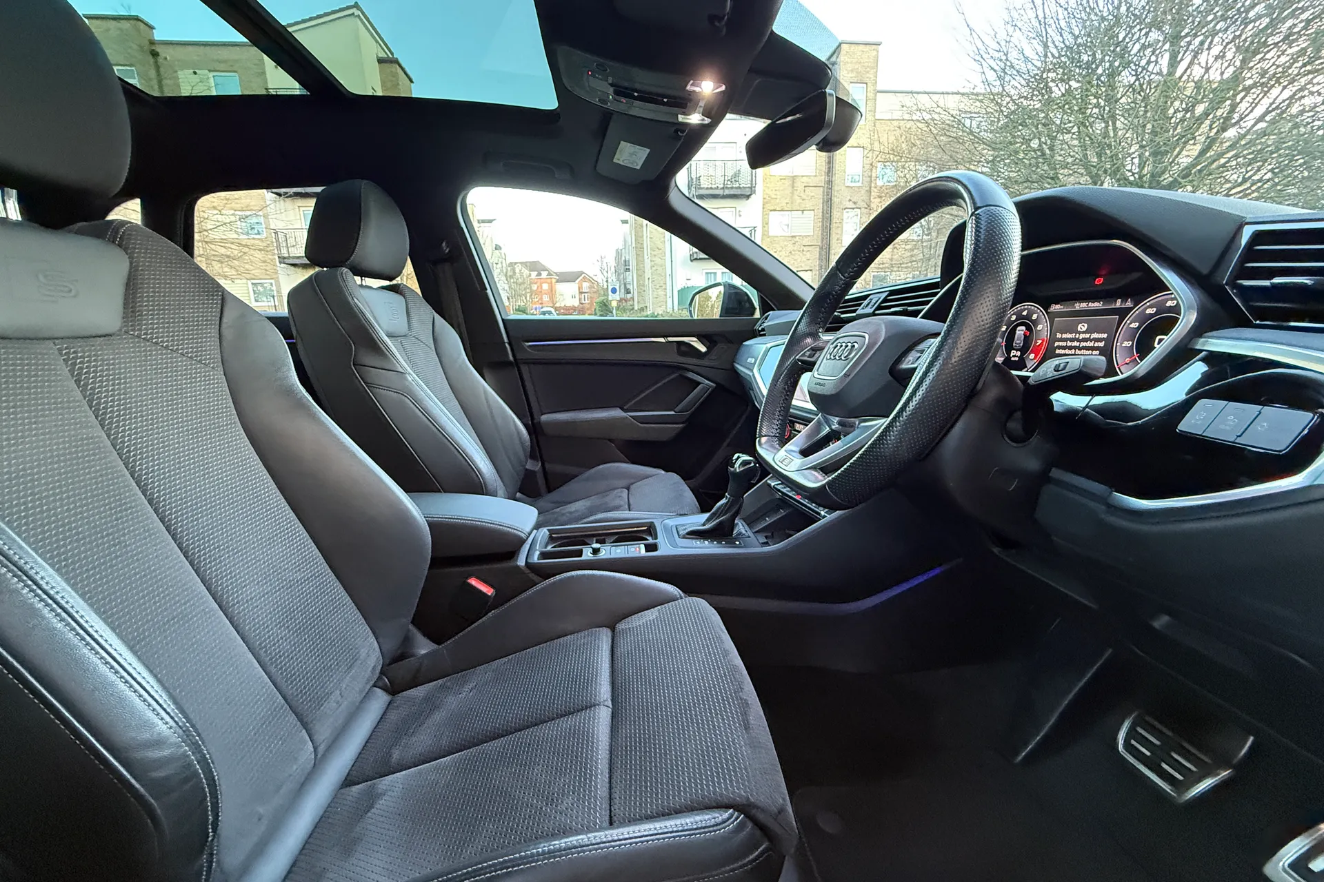 Audi Q3 thumbnail image number 35