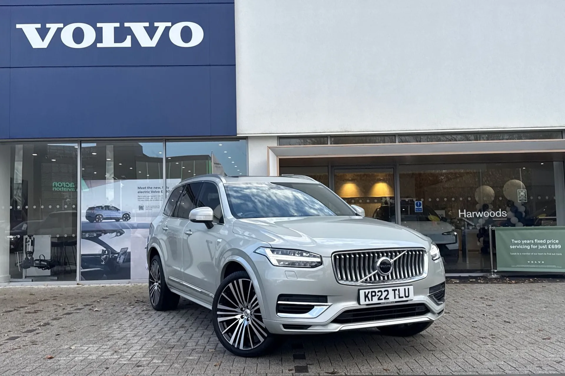 Volvo XC90 focused image