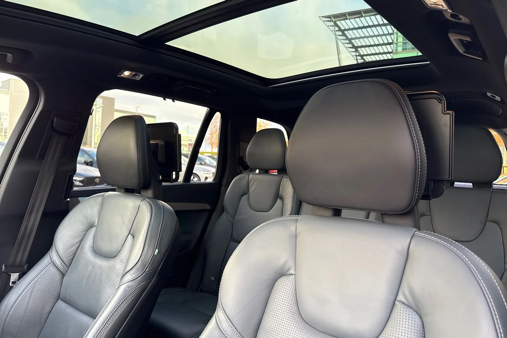 Volvo XC90 thumbnail image number 32