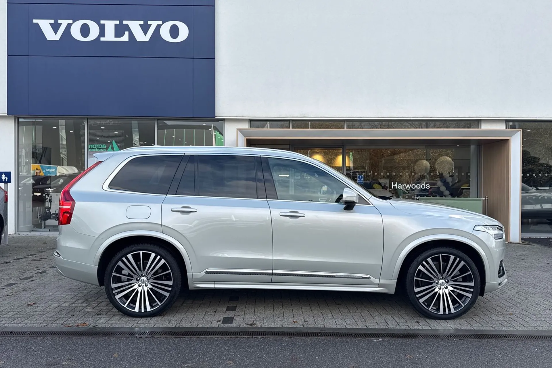 Volvo XC90 thumbnail image number 2