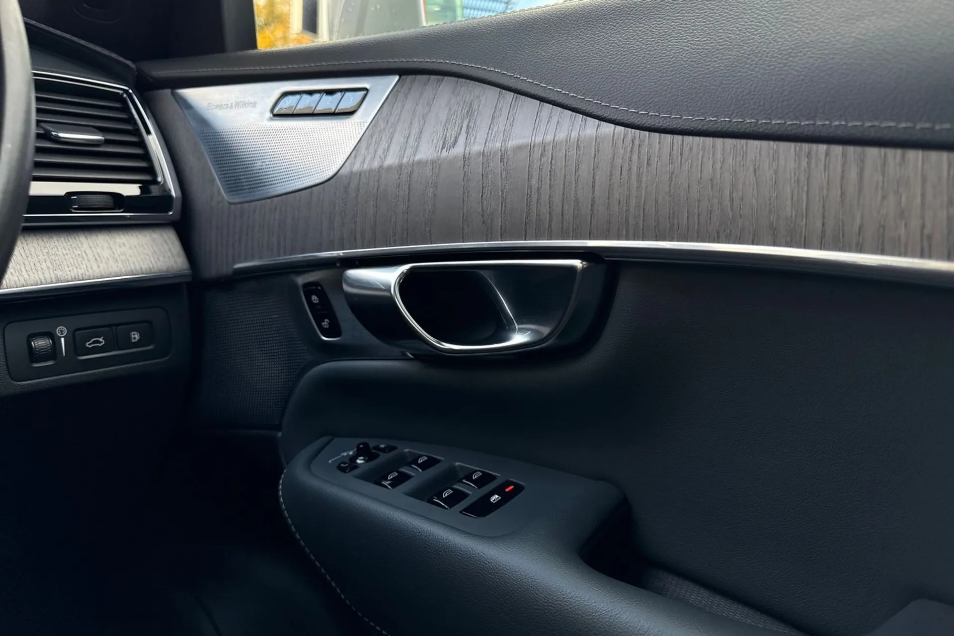 Volvo XC90 thumbnail image number 45