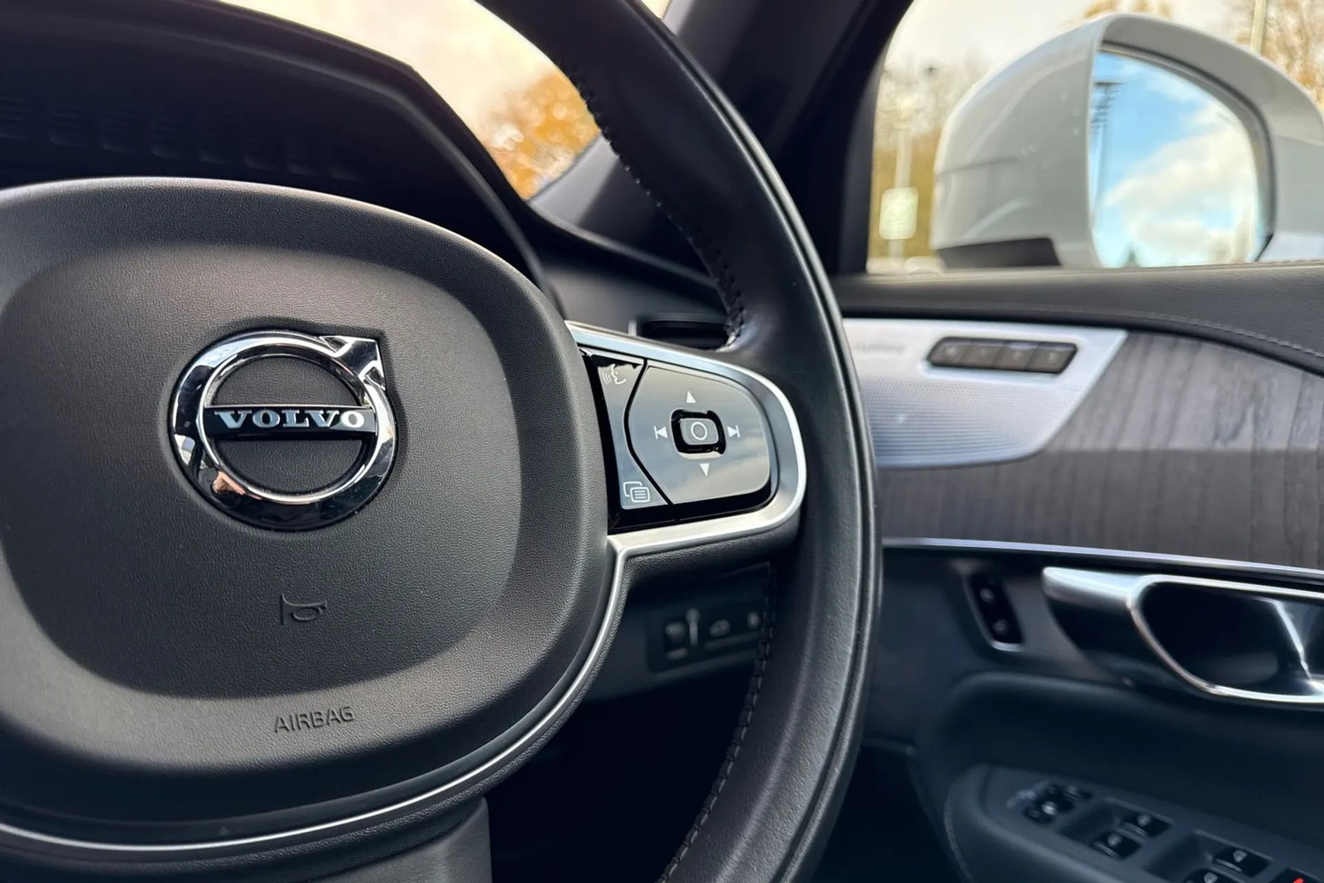 Volvo XC90 thumbnail image number 40