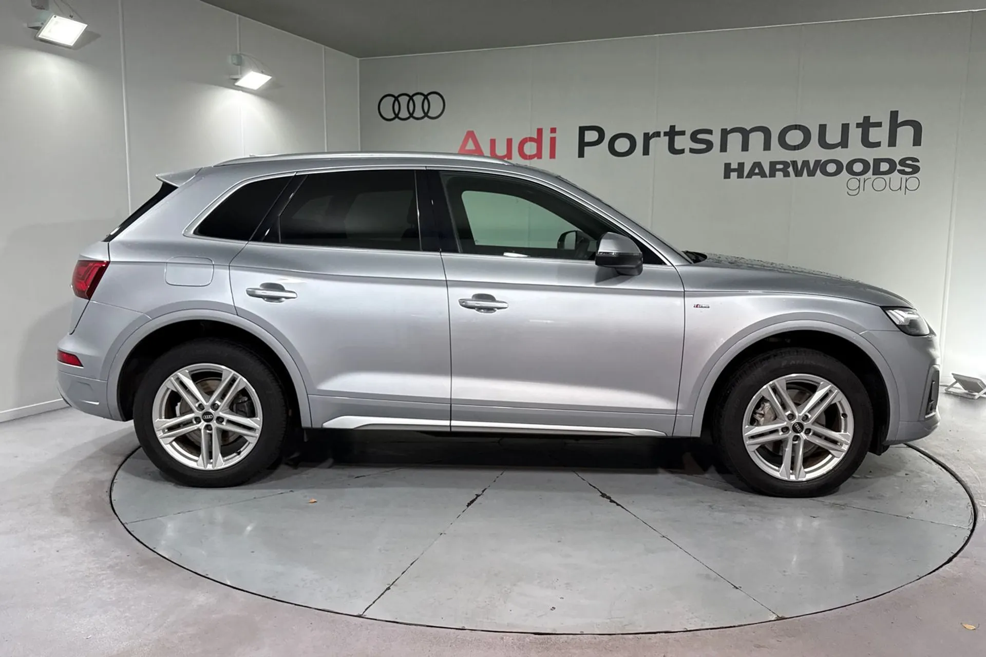 Audi Q5 thumbnail image number 2