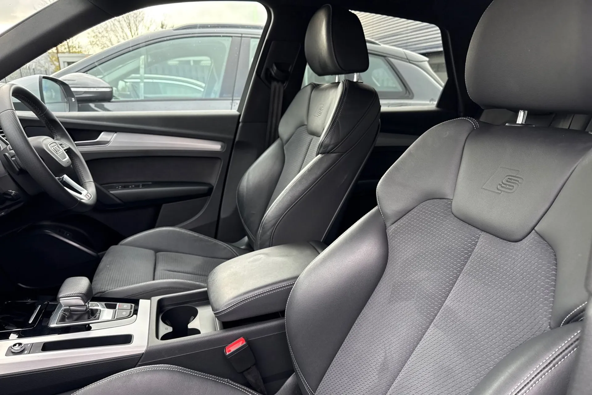 Audi Q5 thumbnail image number 38