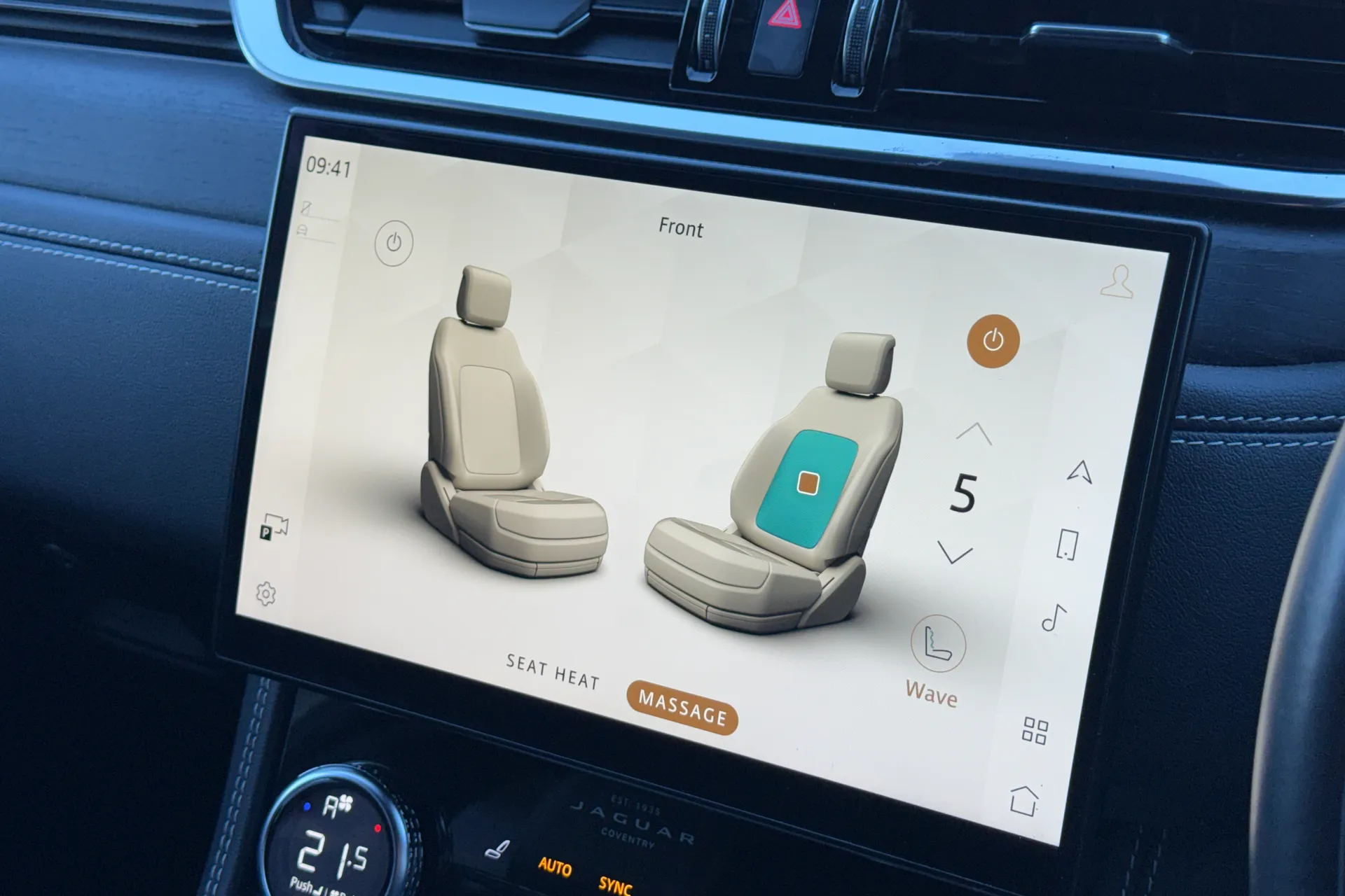 Jaguar F-PACE thumbnail image number 18