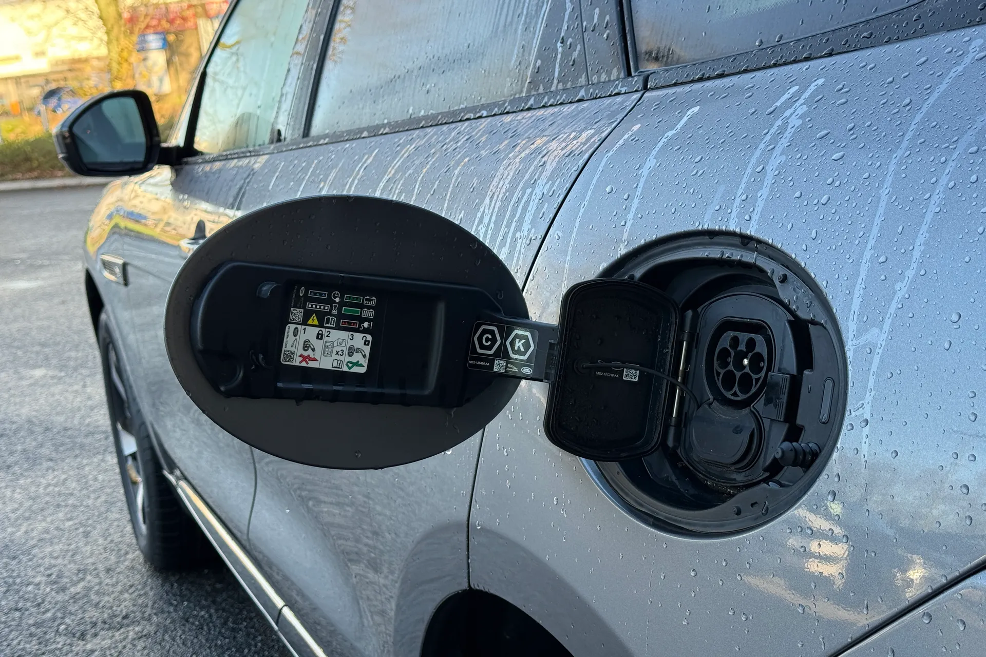 Jaguar F-PACE thumbnail image number 38