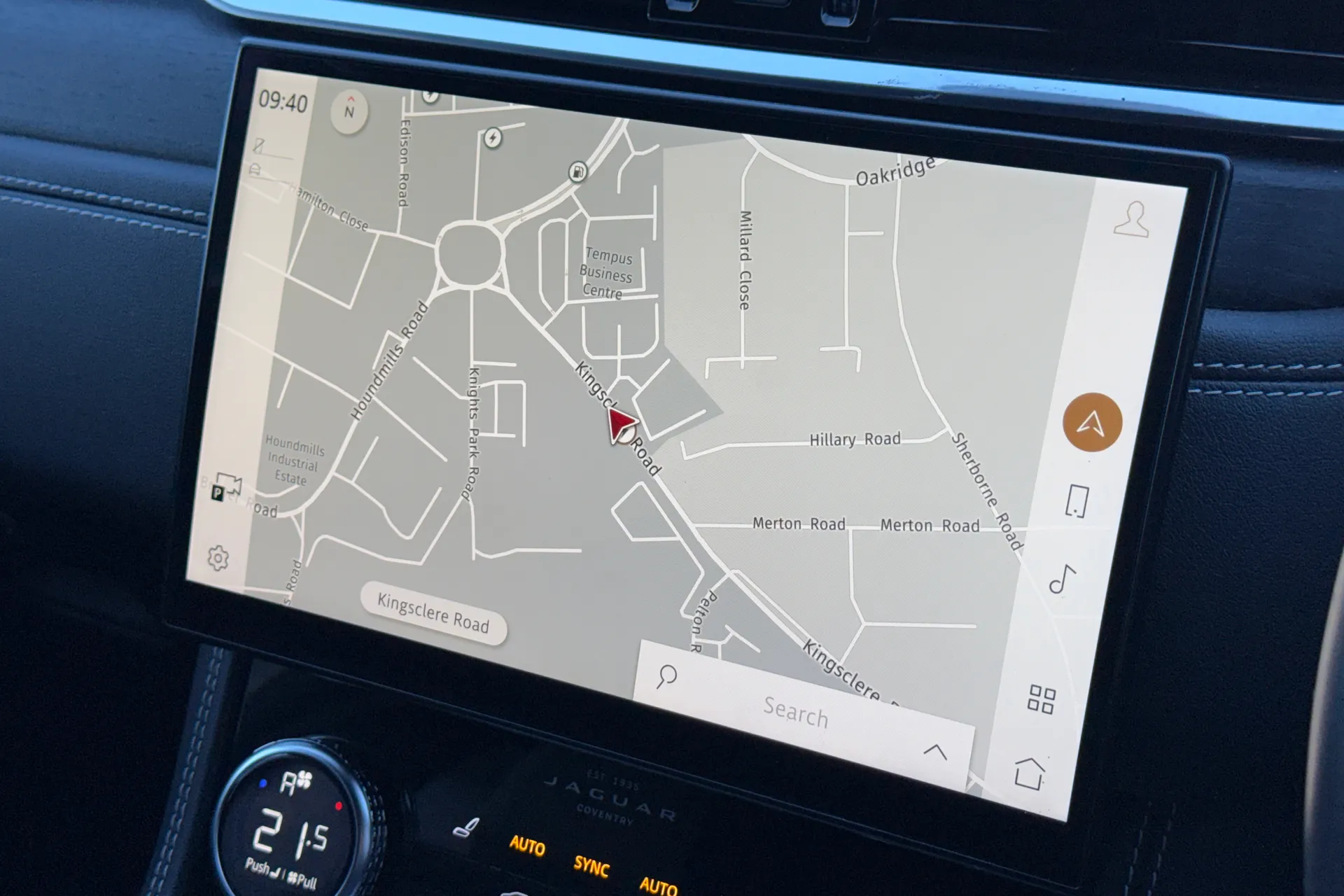 Jaguar F-PACE thumbnail image number 29