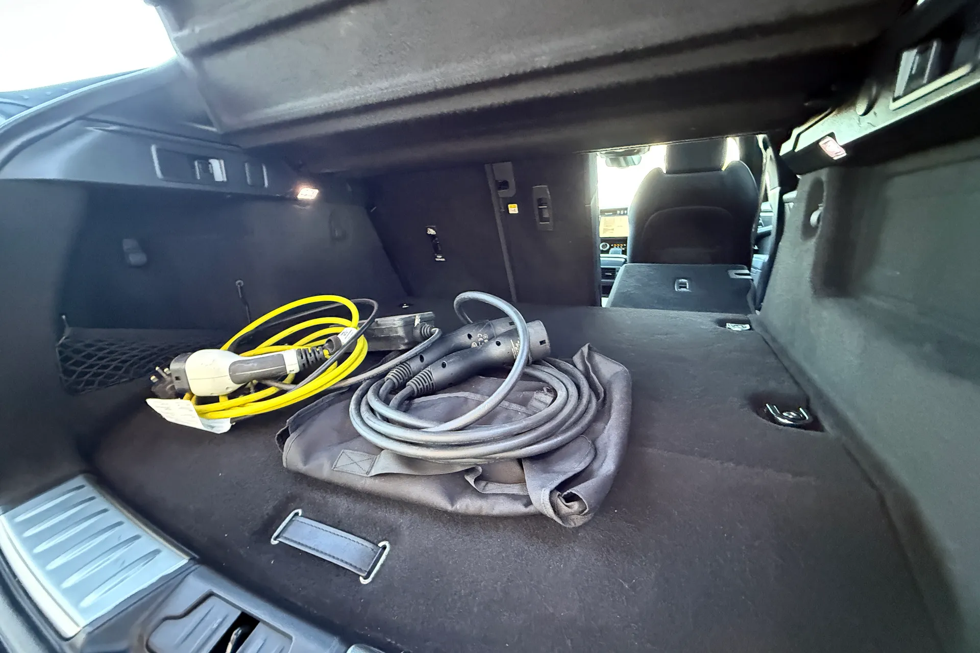 Jaguar F-PACE thumbnail image number 39