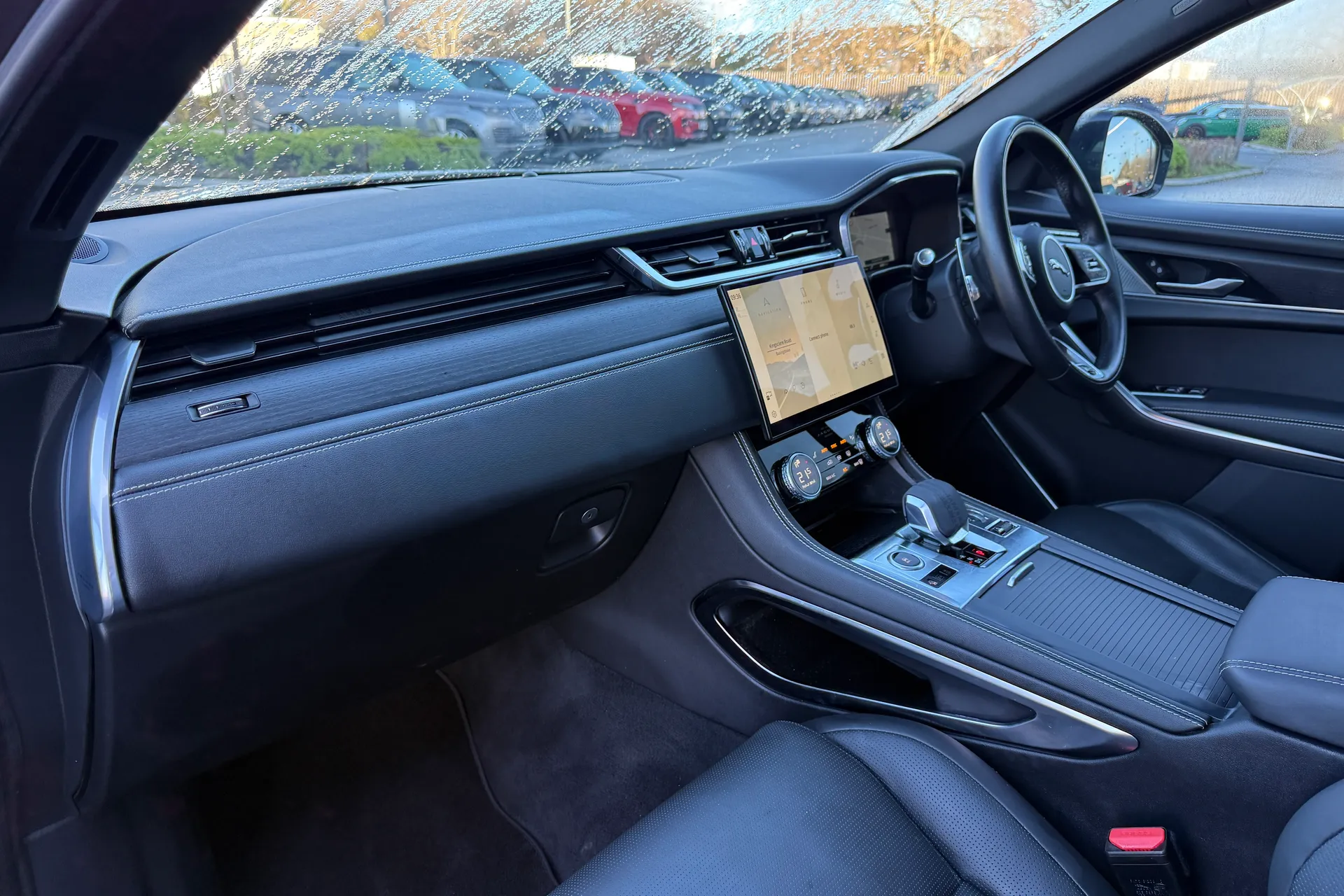 Jaguar F-PACE thumbnail image number 47