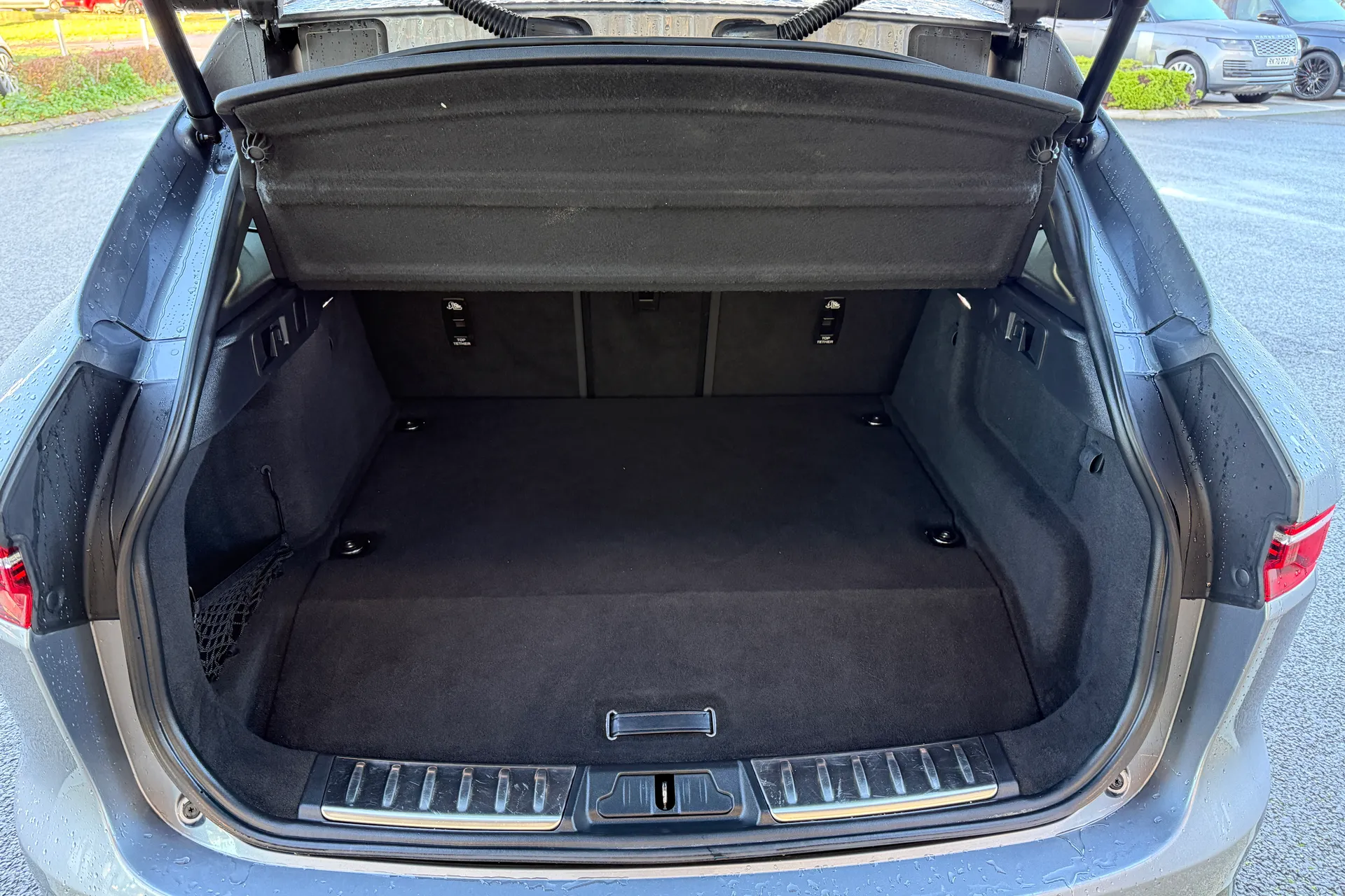 Jaguar F-PACE thumbnail image number 43