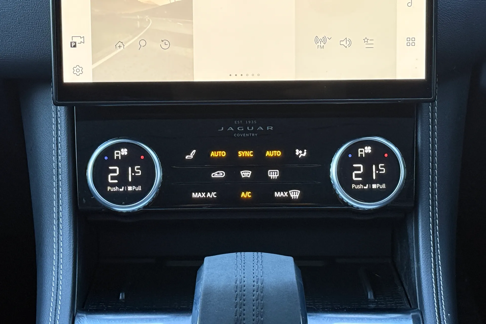 Jaguar F-PACE thumbnail image number 15