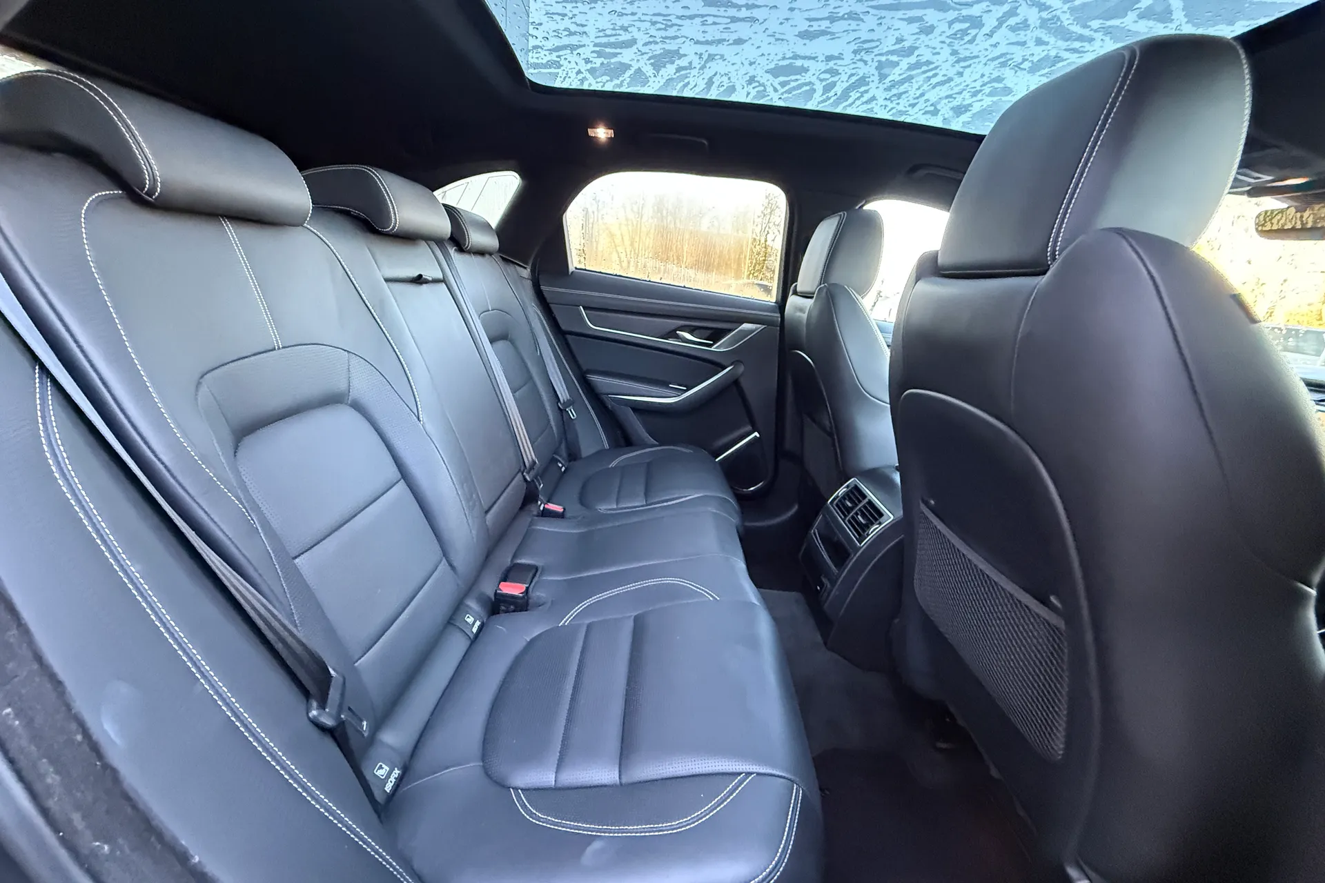 Jaguar F-PACE thumbnail image number 40