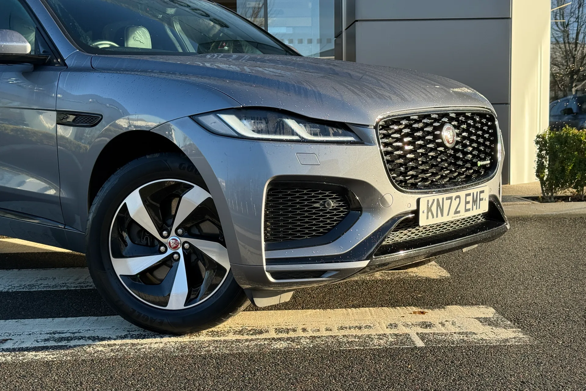 Jaguar F-PACE thumbnail image number 30