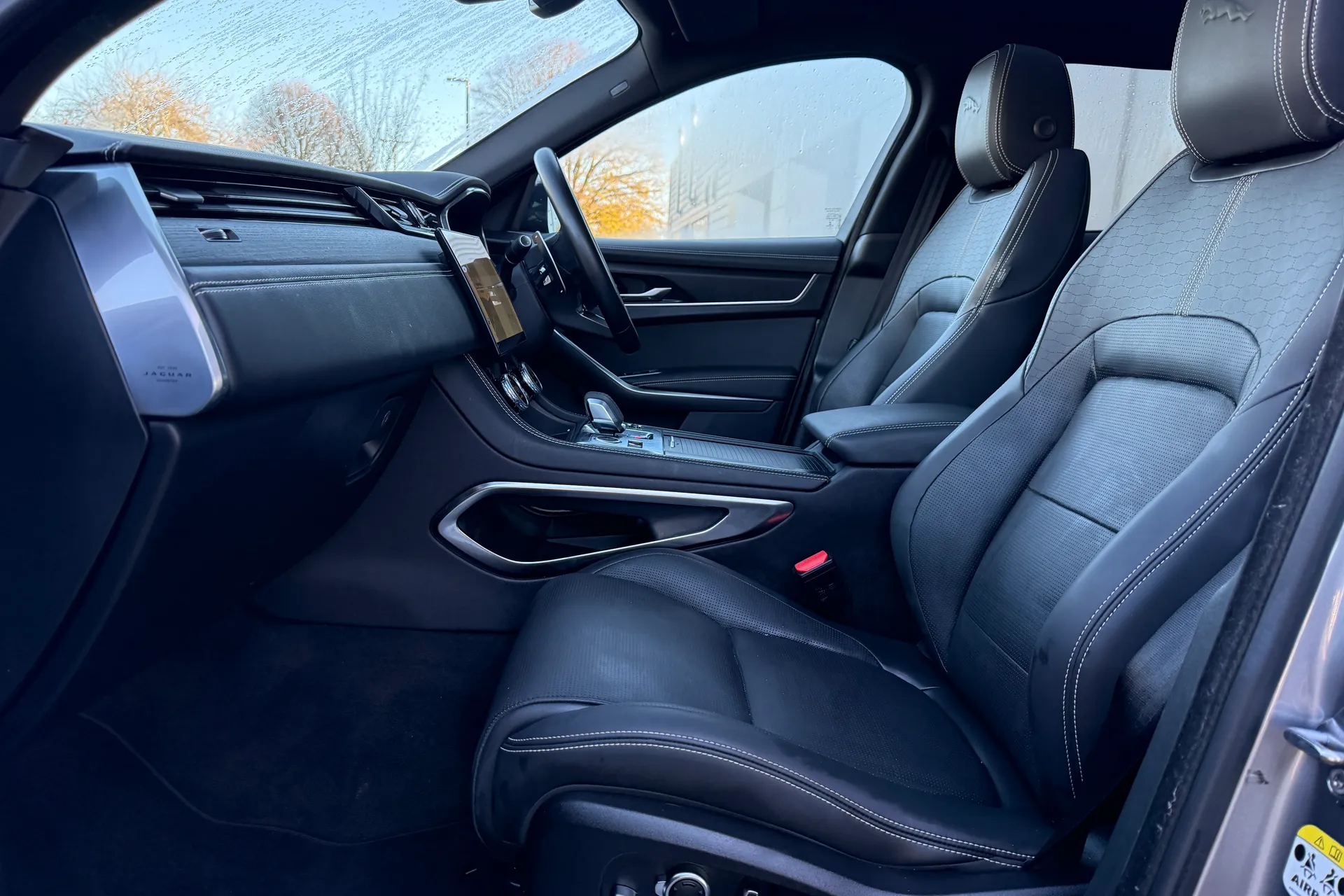 Jaguar F-PACE thumbnail image number 10