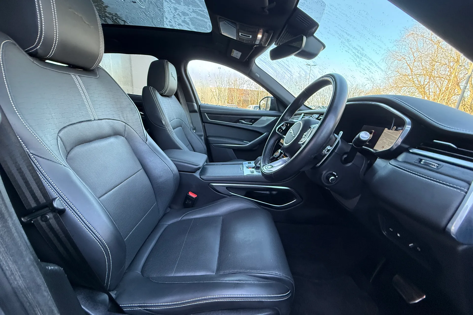 Jaguar F-PACE thumbnail image number 9