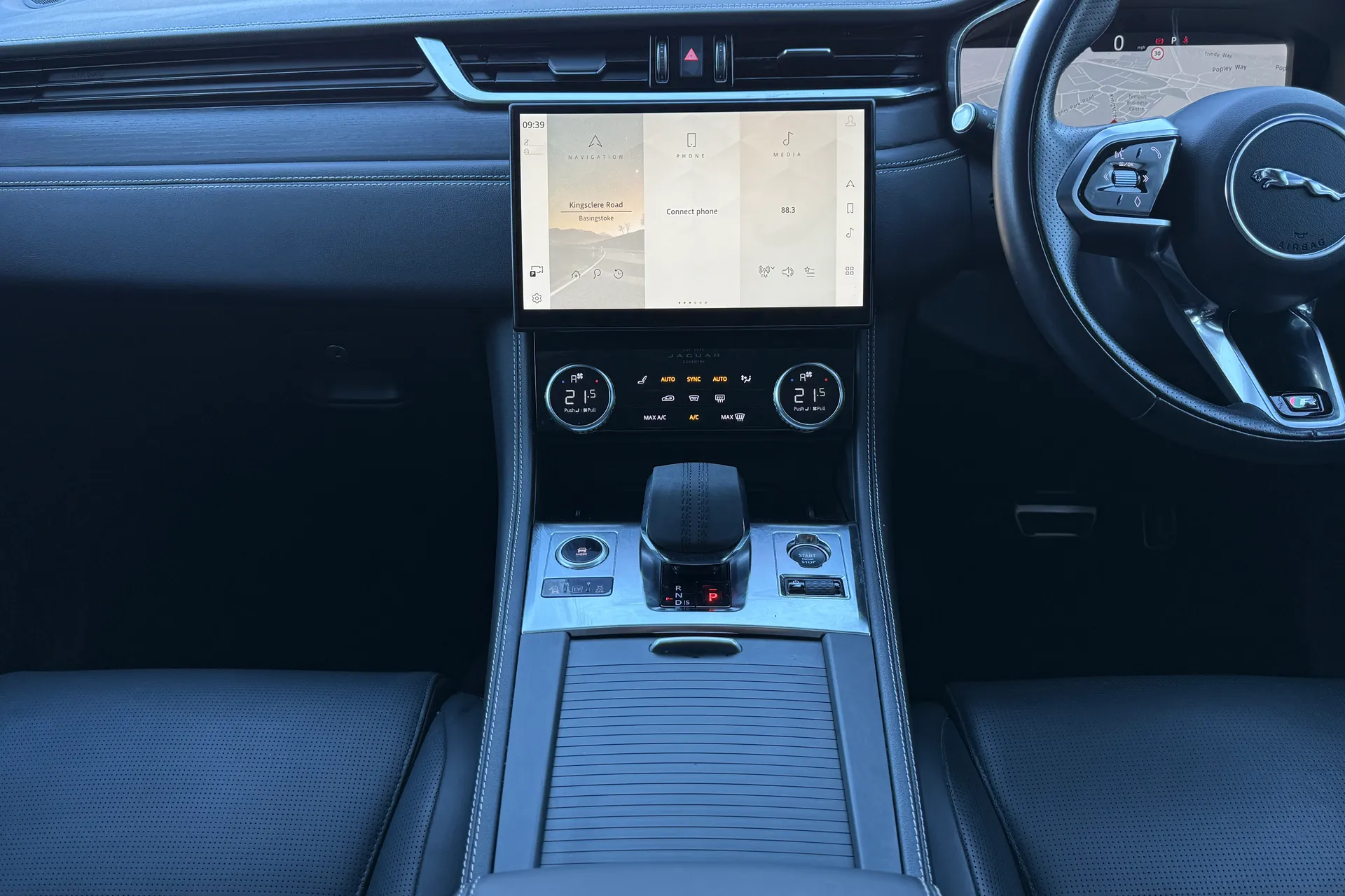 Jaguar F-PACE thumbnail image number 14