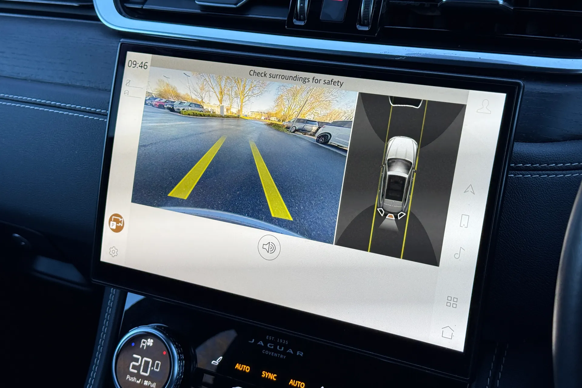 Jaguar F-PACE thumbnail image number 4