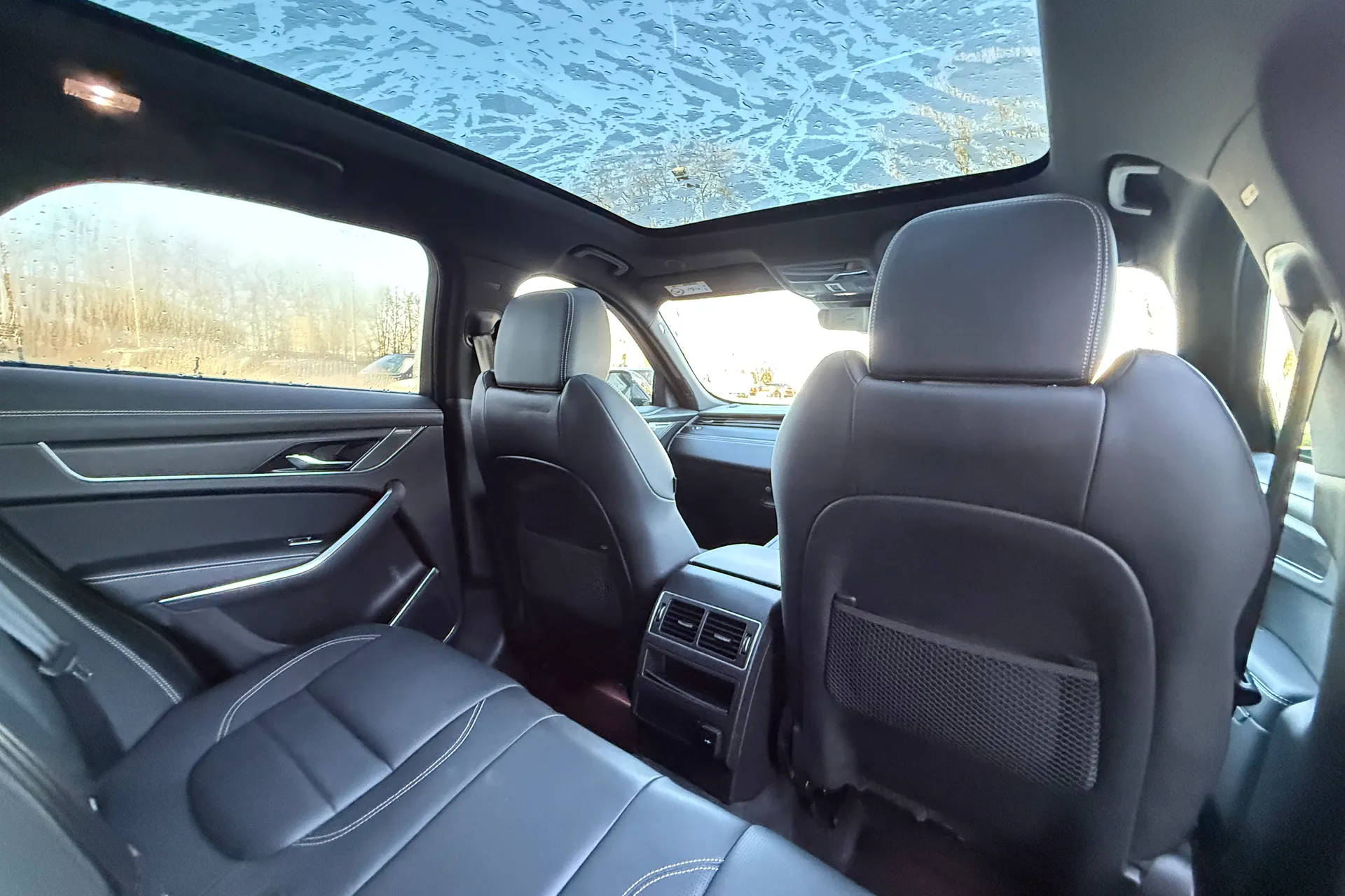 Jaguar F-PACE thumbnail image number 42