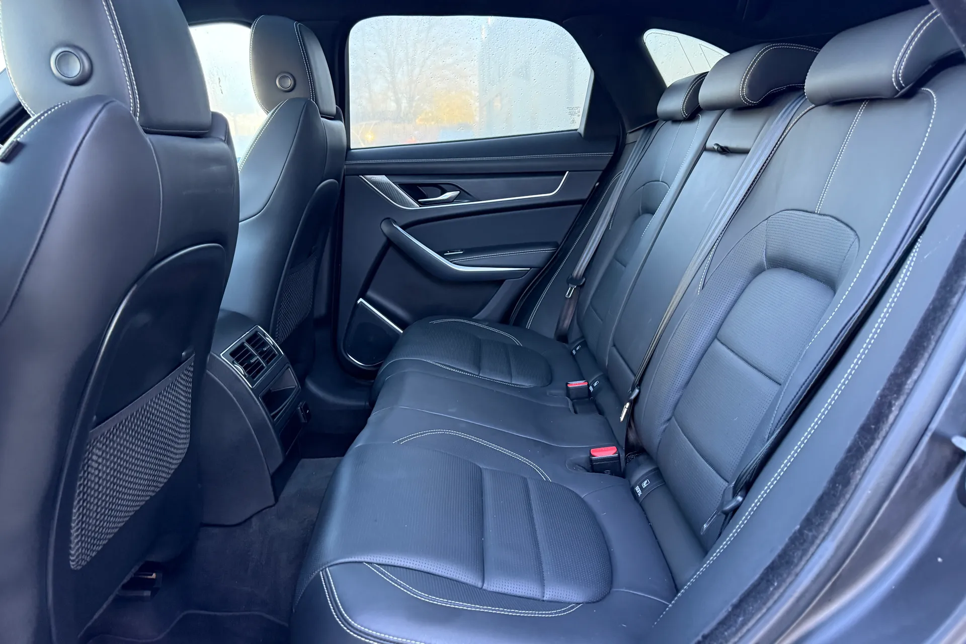 Jaguar F-PACE thumbnail image number 48