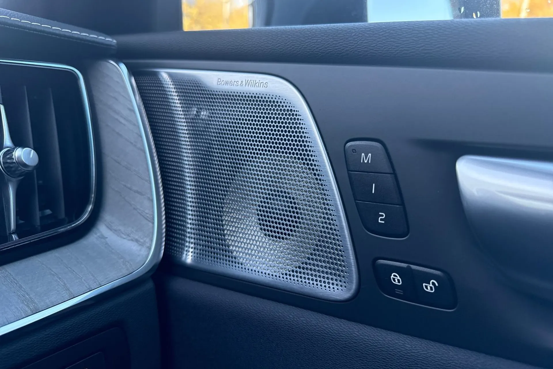 Volvo XC60 thumbnail image number 43